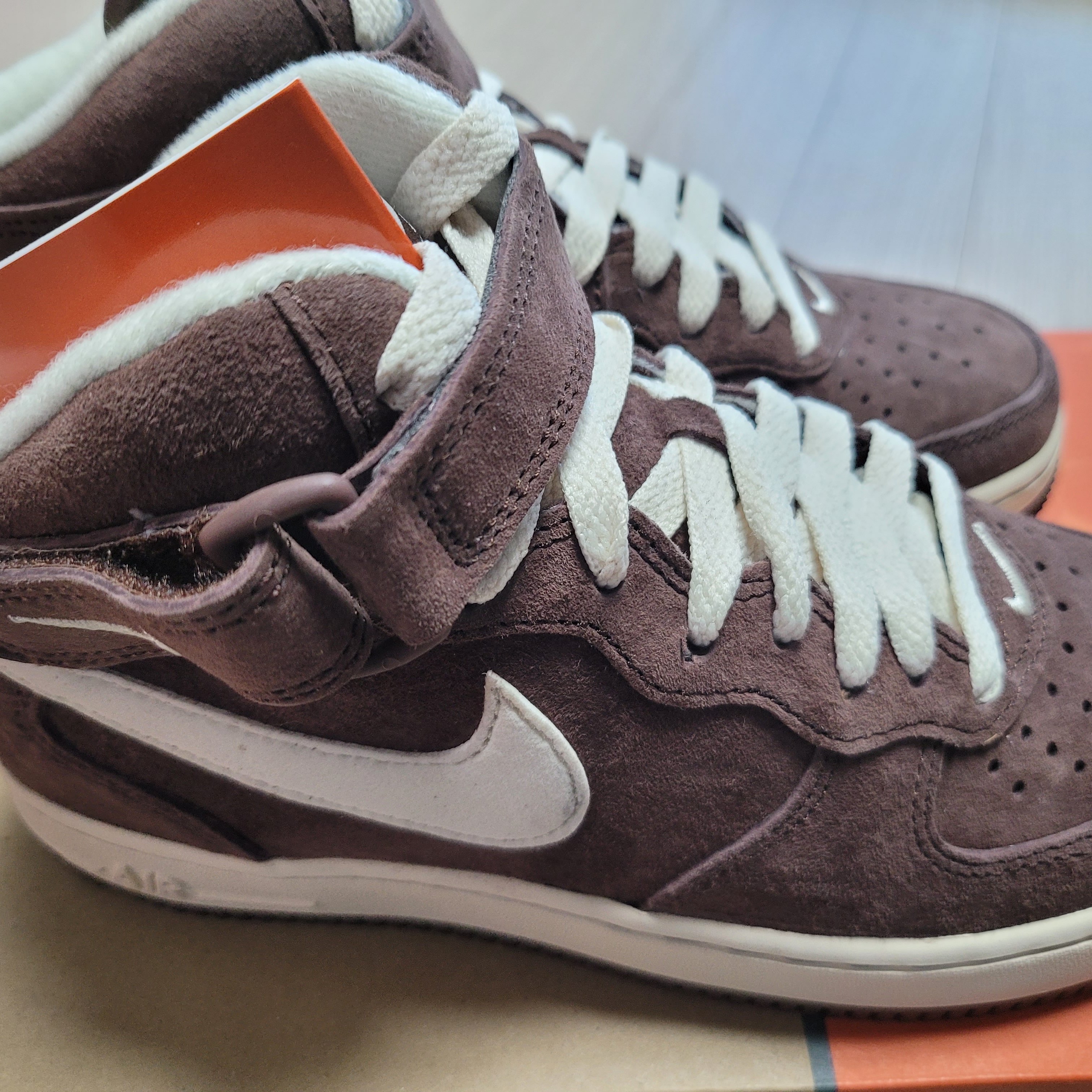 Nike Air Force 1 Mid '07 QS Chocolate 착용 스타일 - 3