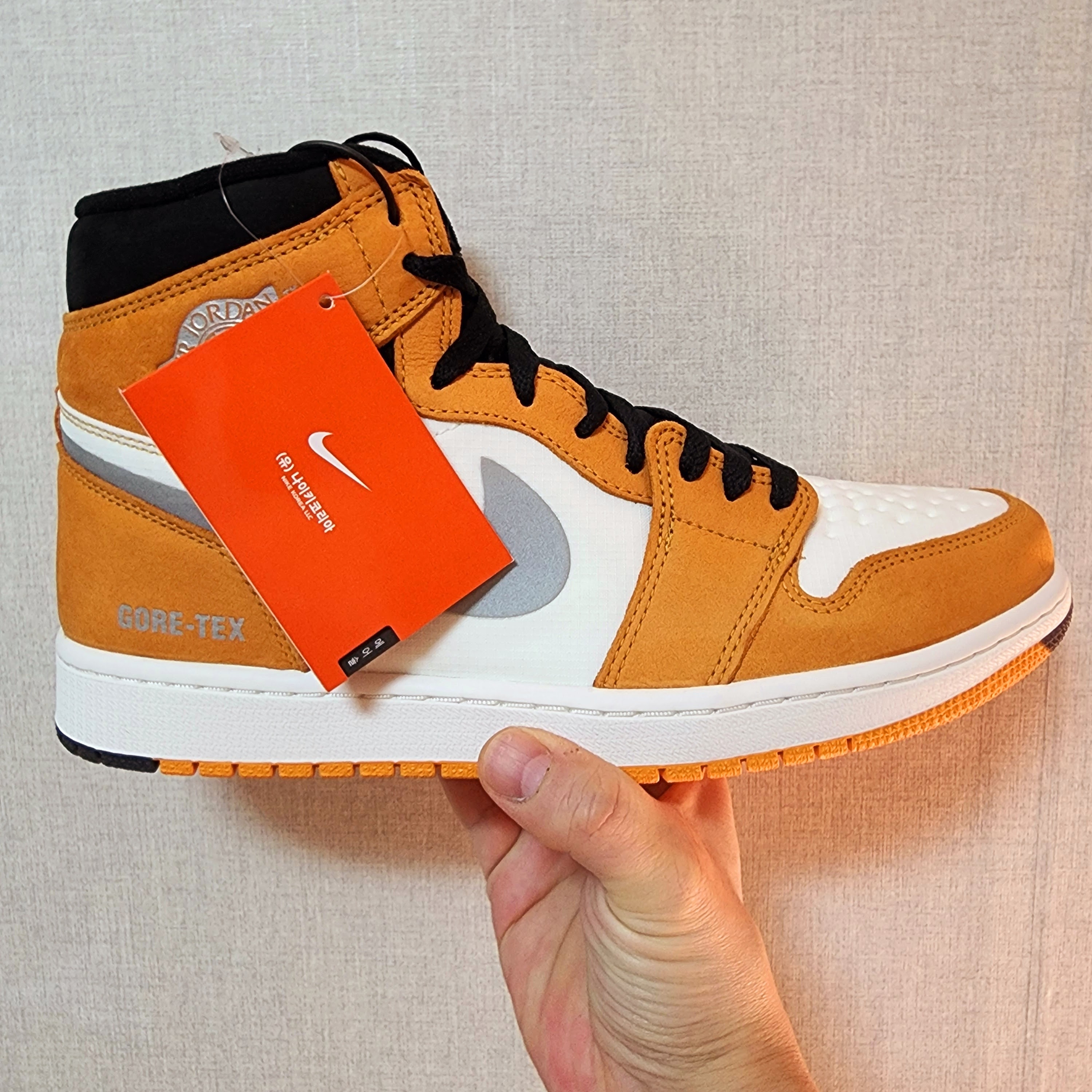 Jordan 1 Element Gore-Tex Light Curry 착용 스타일 - 1