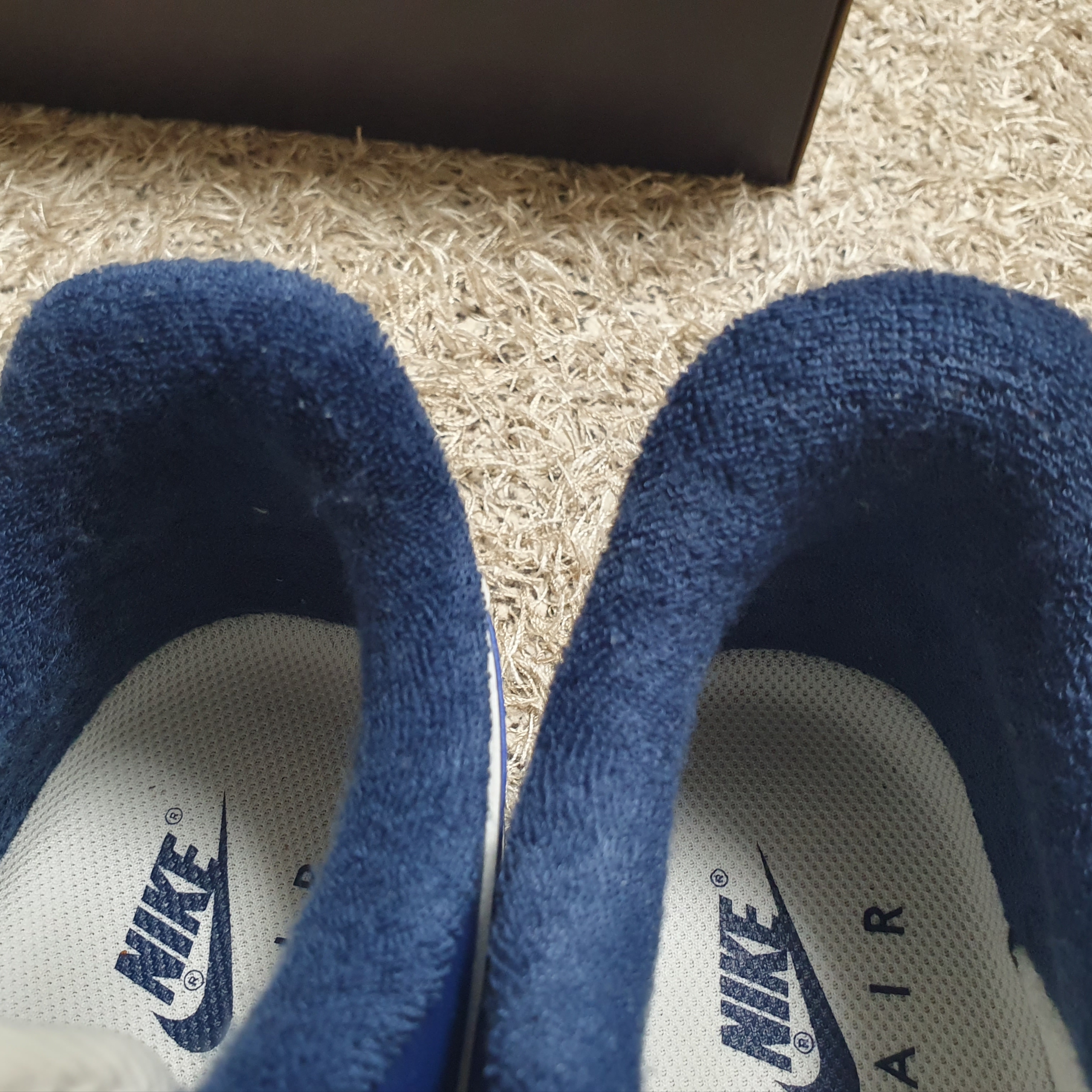 Nike Air Force 1 '07 LV8 Midnight Navy 착용 스타일 - 3