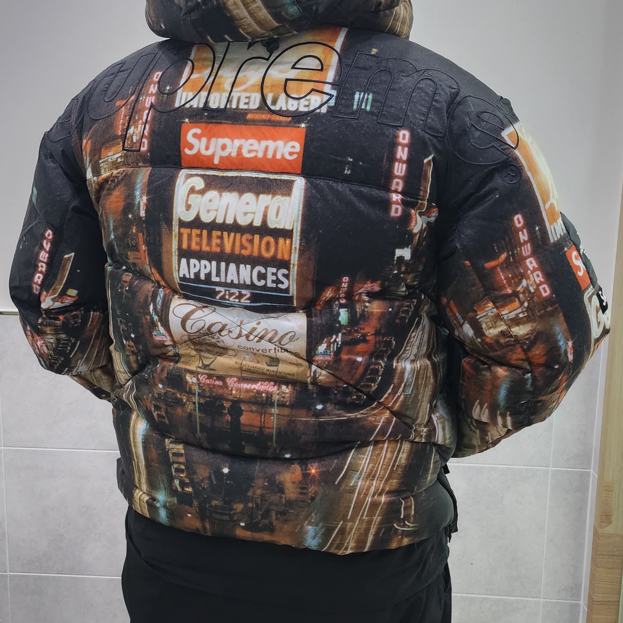 Supreme x The North Face 800-Fill Half Zip Hooded Pullover Times Square - 22FW 착용 스타일 - 1