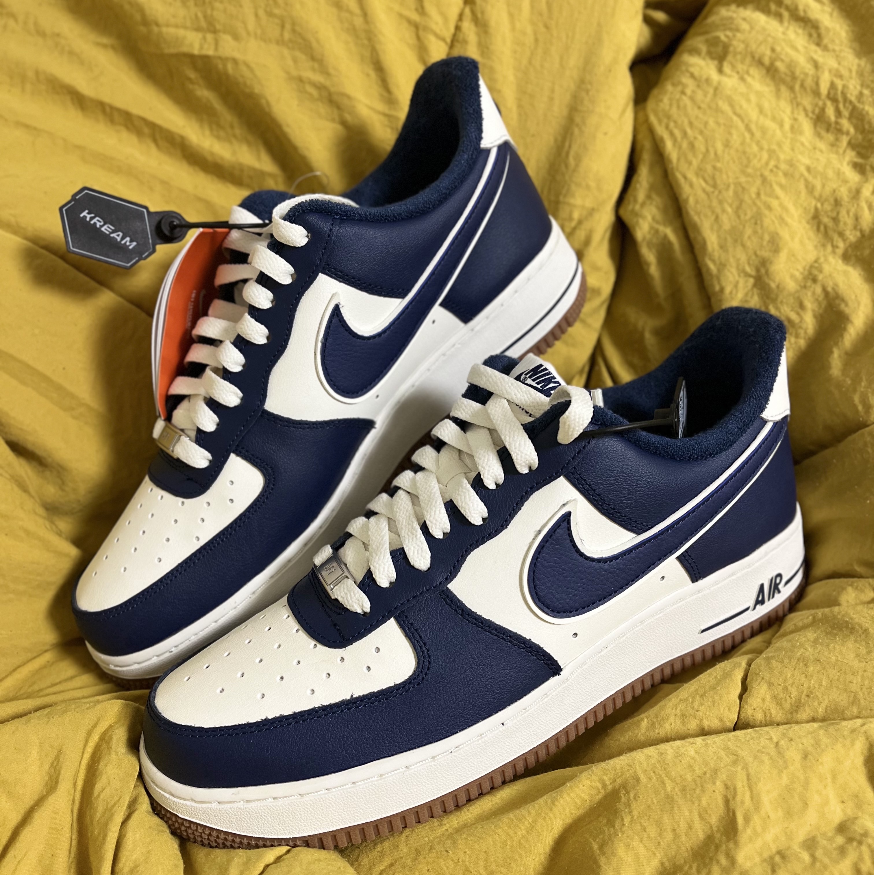 Nike Air Force 1 '07 LV8 Midnight Navy 착용 스타일