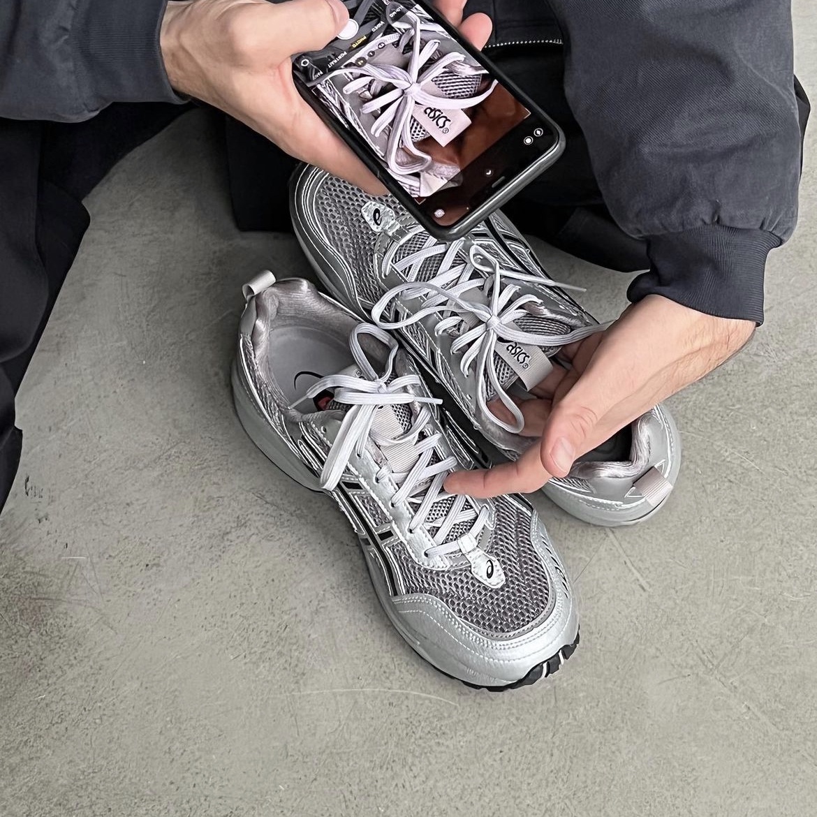 Asics x Freja Wewer Gel-1090 V2 Clay Grey Pure Silver 착용 스타일 - 1