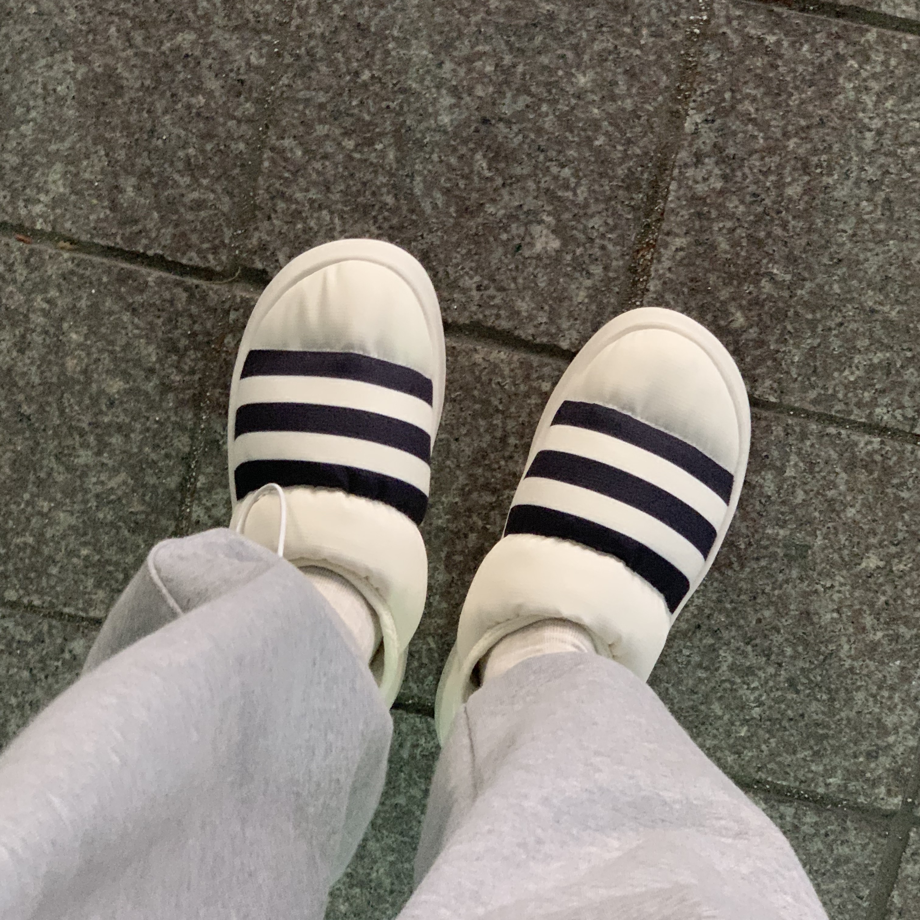 Adidas Puffylette Off White 착용 스타일 - 2
