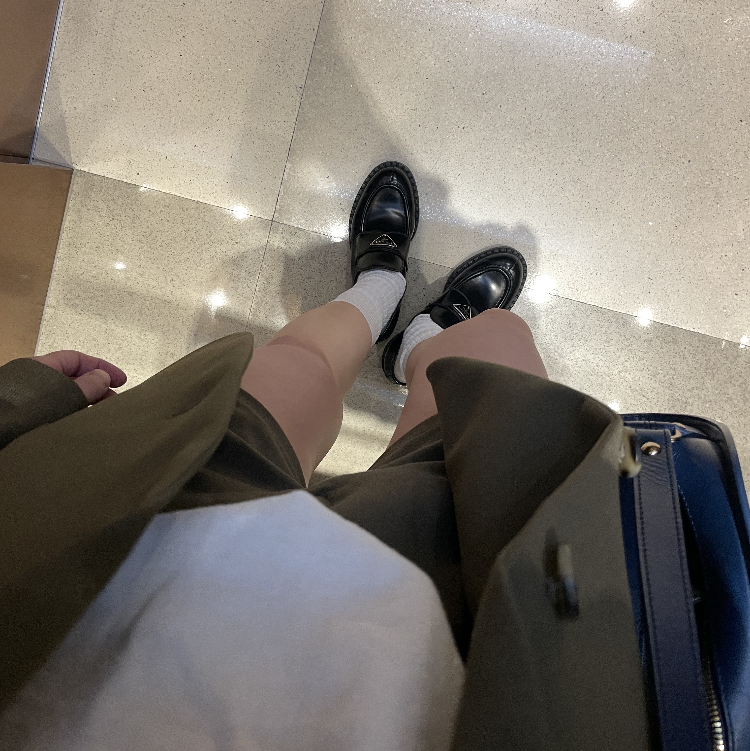 (W) Prada Chocolate Brushed Leather Loafers Black 착용 스타일
