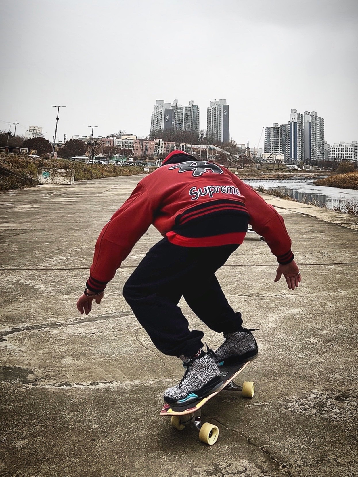 Supreme x MLB Kanji Teams Lightweight Balaclava Yankees Red - 22FW, Supreme x MLB Kanji Teams Lightweight Balaclava White Sox Black - 22FW 착용 스타일 - 1