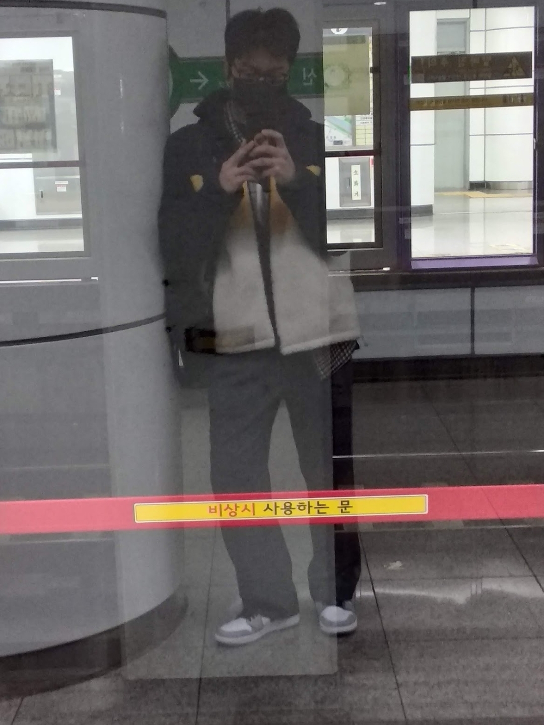 Jordan 1 Mid Light Smoke Grey 착용 스타일
