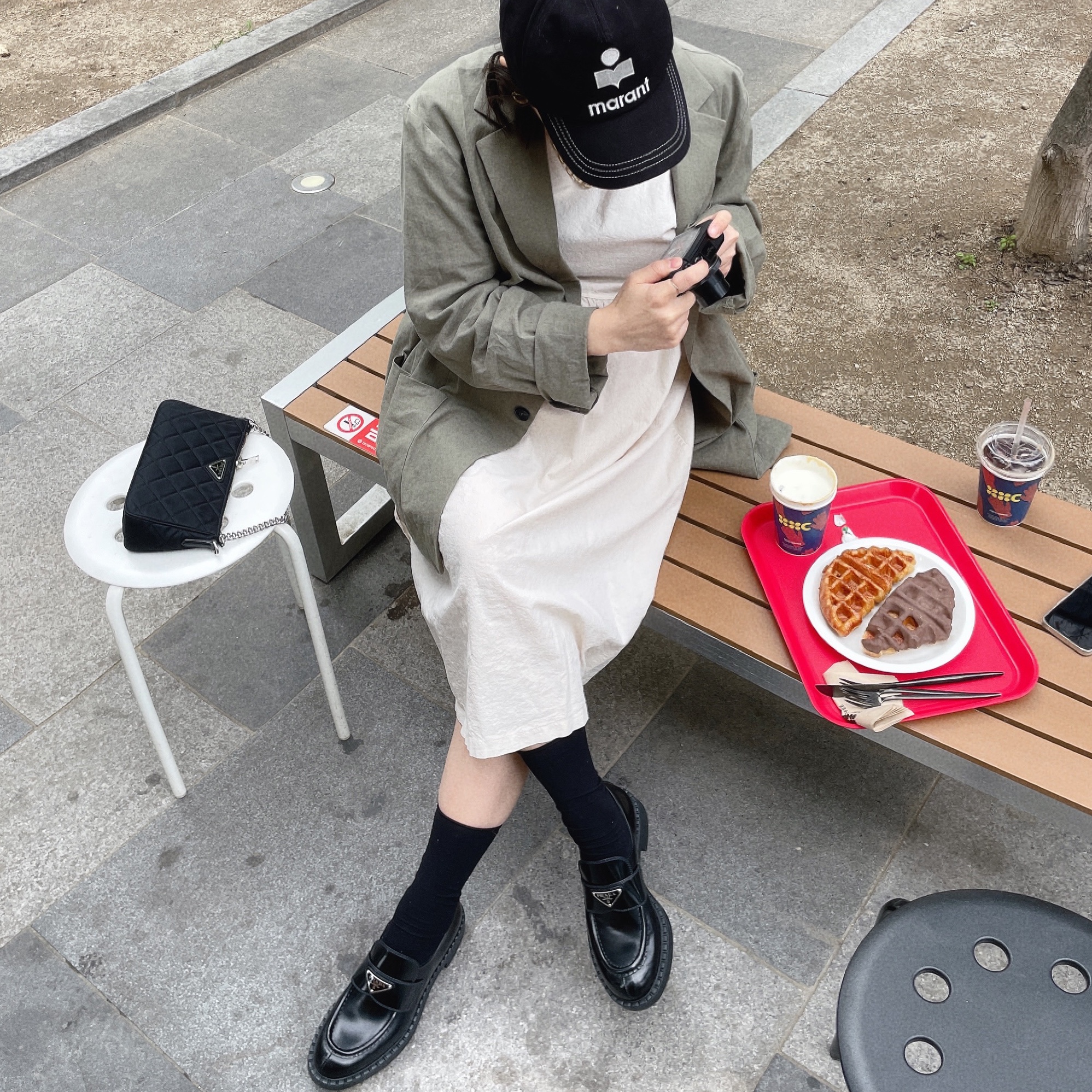 (W) Prada Chocolate Brushed Leather Loafers Black, Prada Nylon Quilted Chain Shoulder Bag Black 착용 스타일 - 4