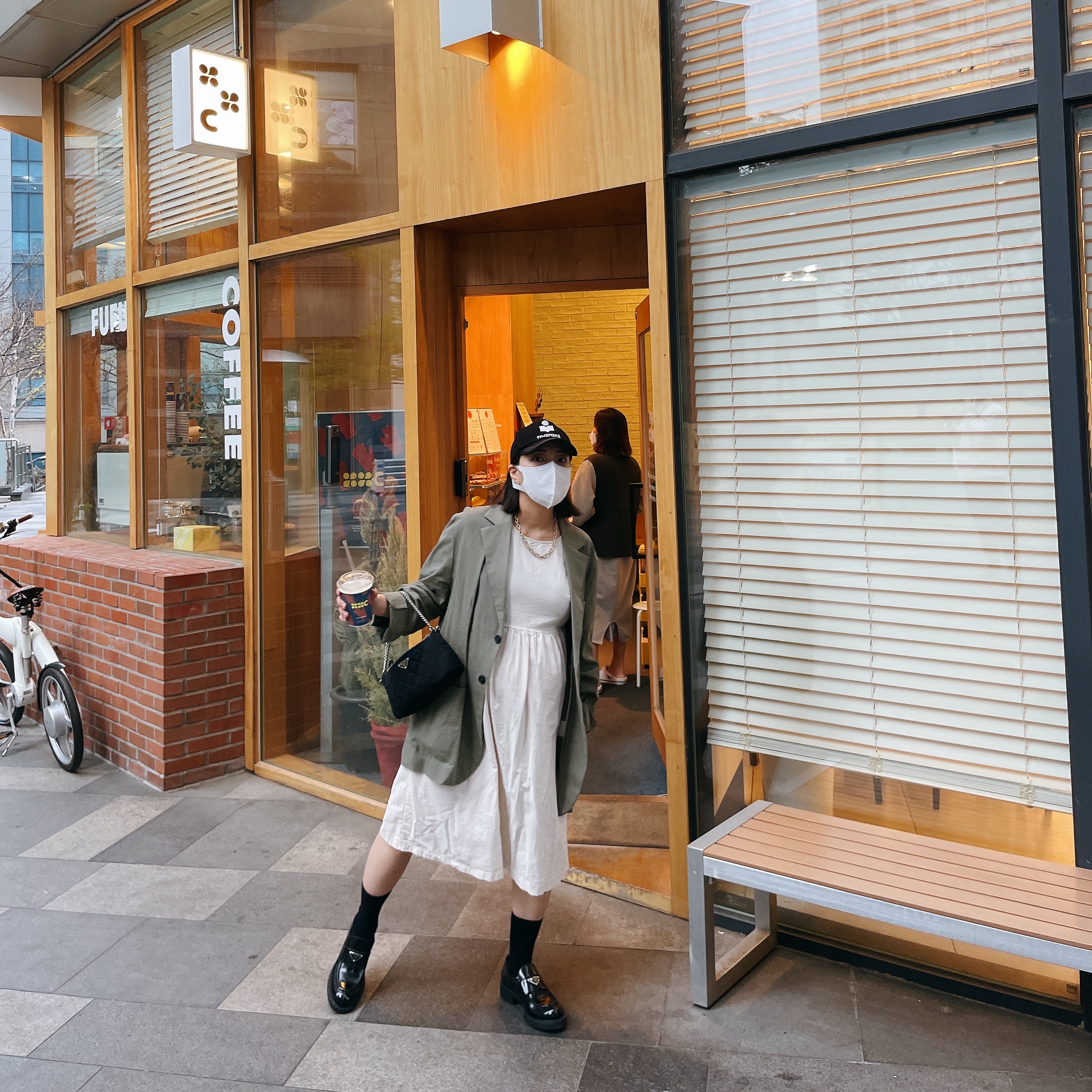 (W) Prada Chocolate Brushed Leather Loafers Black, Prada Nylon Quilted Chain Shoulder Bag Black 착용 스타일 - 3