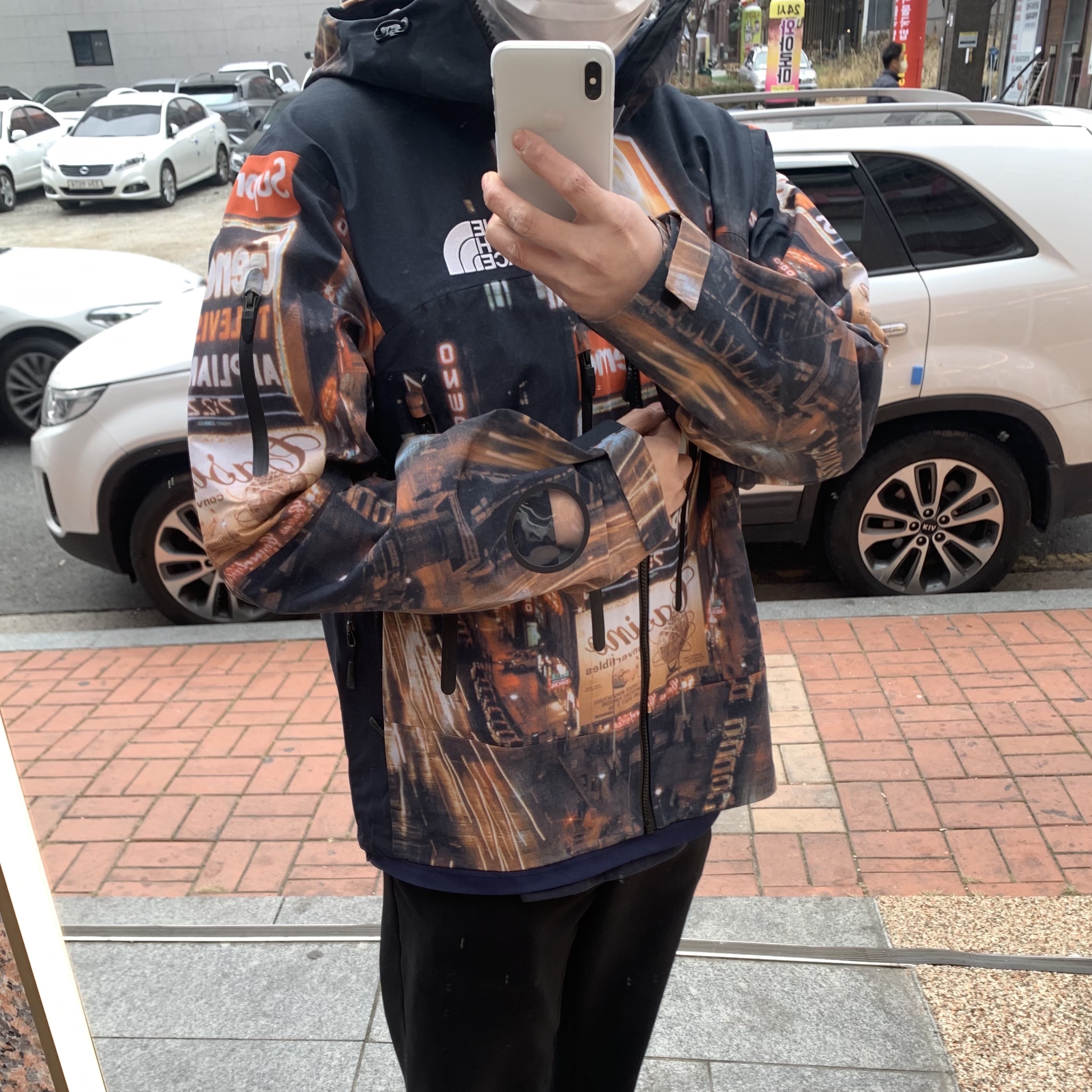 Supreme x The North Face Taped Seam Shell Jacket Times Square - 22FW 착용 스타일