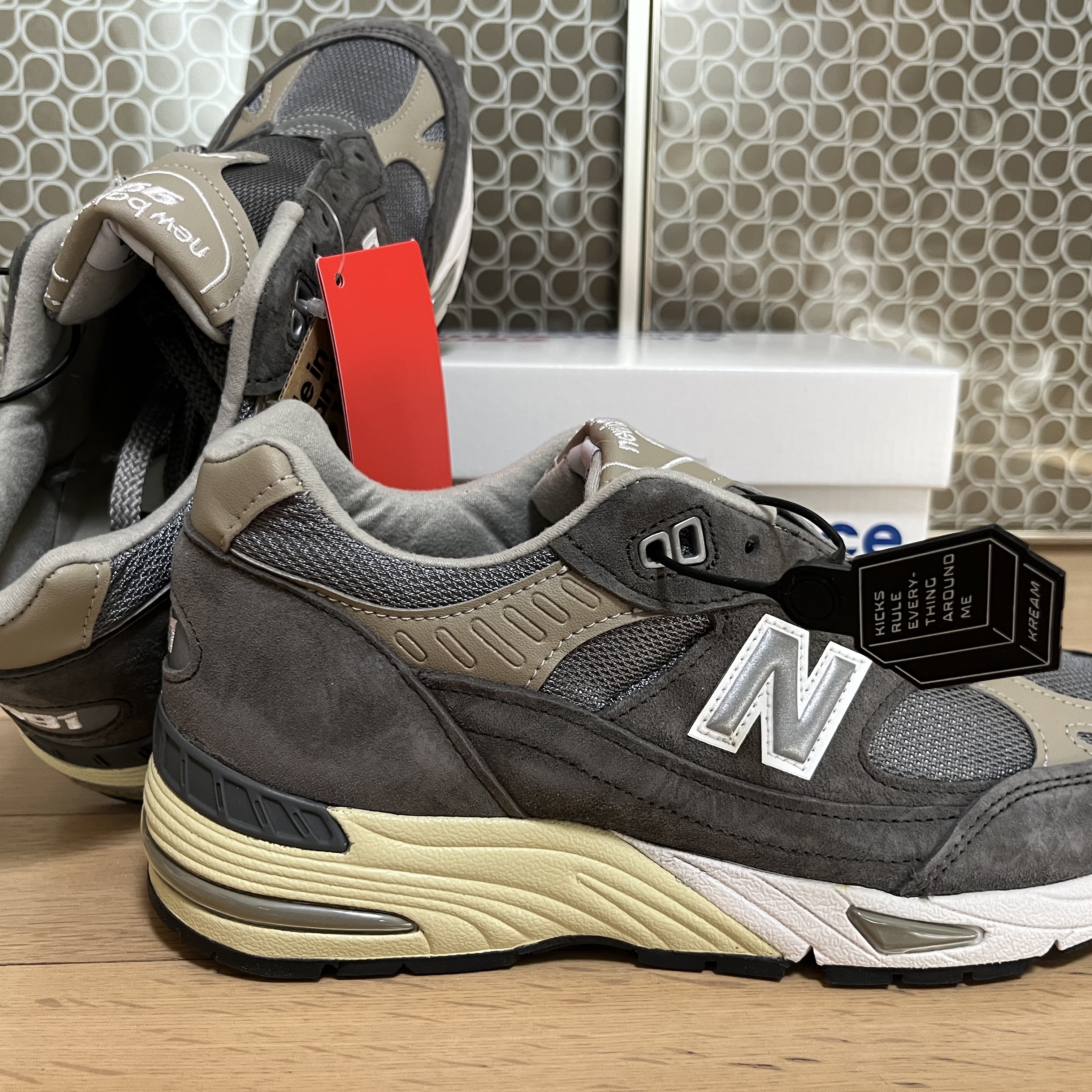New Balance 991 Made in UK 40th Anniversary Grey 착용 스타일 - 1