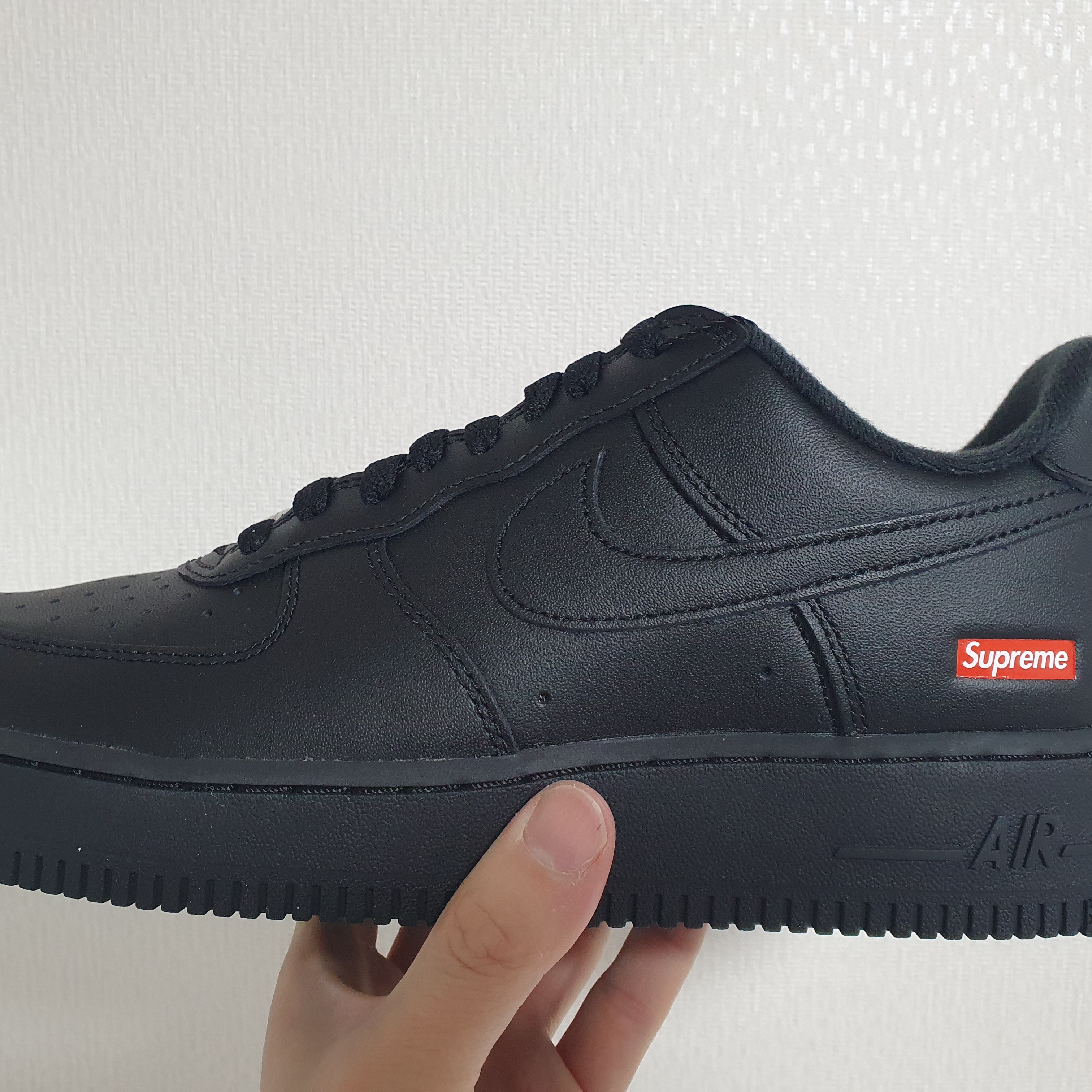 Nike x Supreme Air Force 1 Low Black 착용 스타일