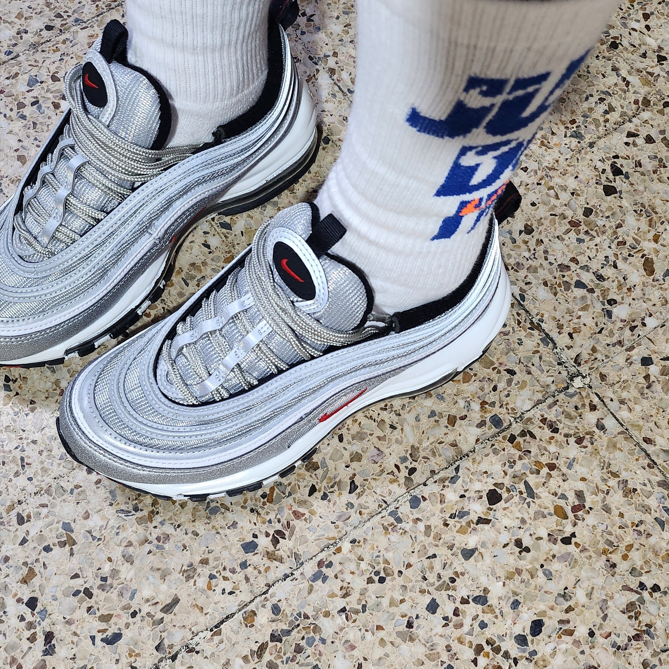 Nike Air Max 97 OG Silver Bullet 2022 착용 스타일 - 2