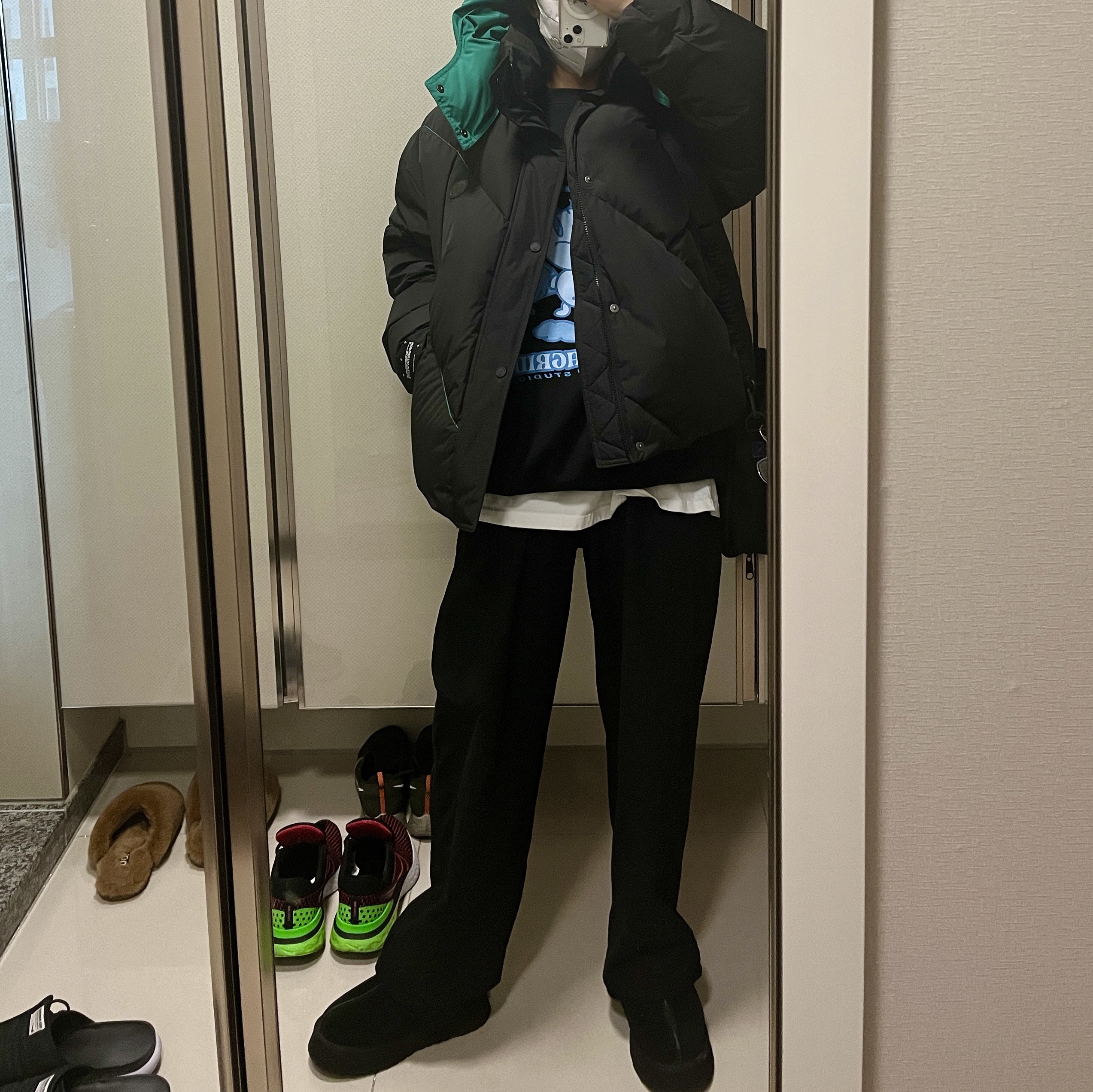 Zara x Ader Error Oversize Puffer Jacket Black, Ader Error x Eastpak Shoulder Bag Black 착용 스타일