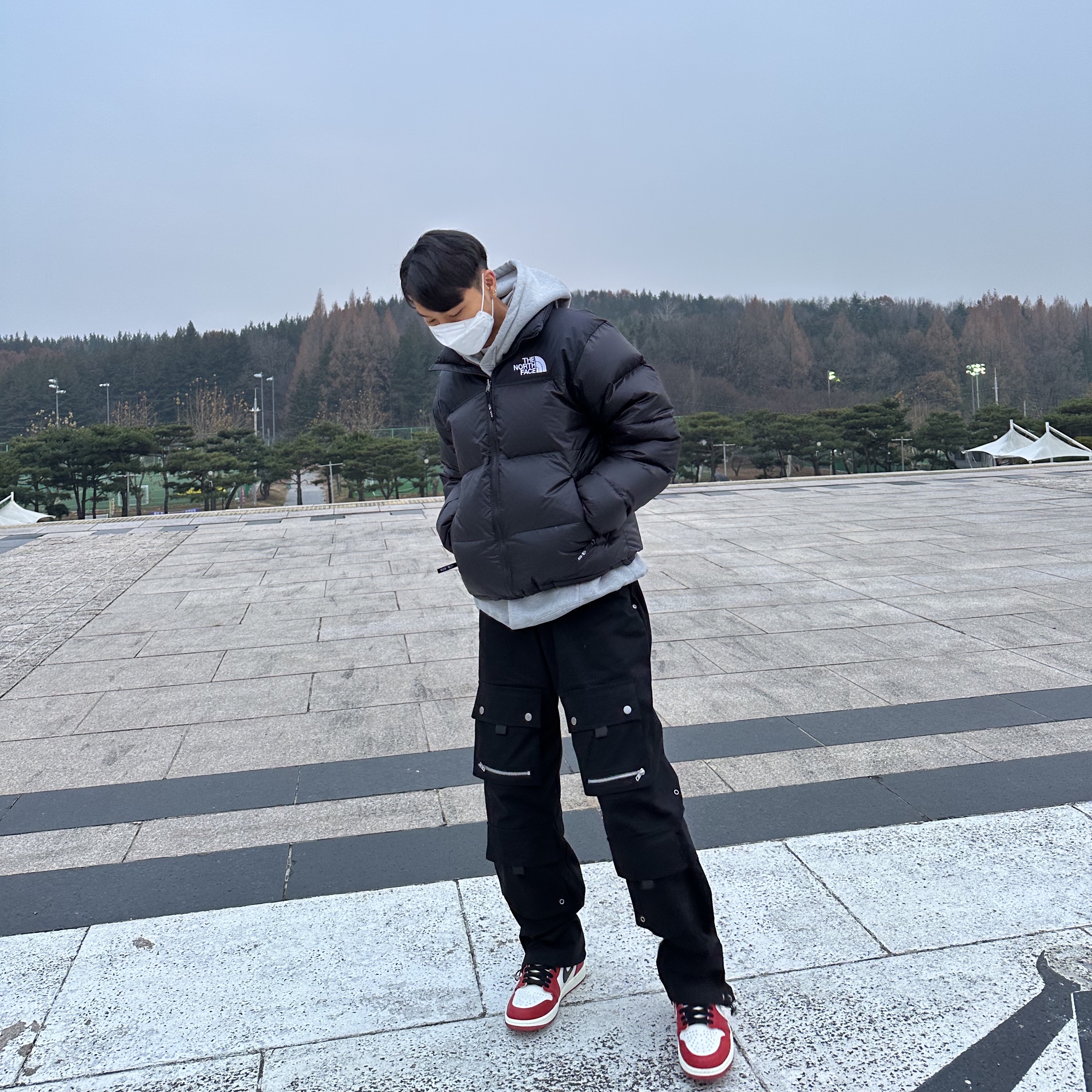 The North Face 1996 Eco Nuptse Jacket Black, Nike x Stussy NRG RA Pullover Hoodie Dark Grey Heather (DJ9488-063) 착용 스타일