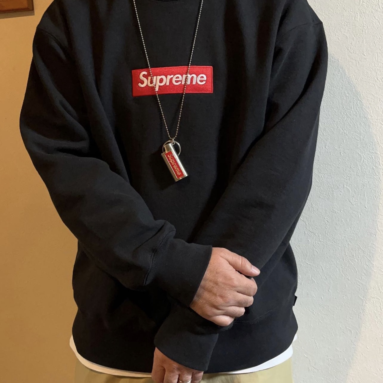 Supreme Box Logo Crewneck Heather Grey - 22FW, Supreme Box Logo Crewneck Black - 22FW 착용 스타일 - 3