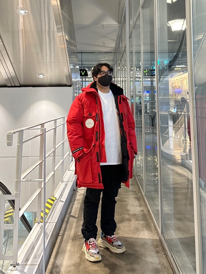 Balenciaga Triple S Grey Red Blue 2018 Reissue 착용 스타일 - 2