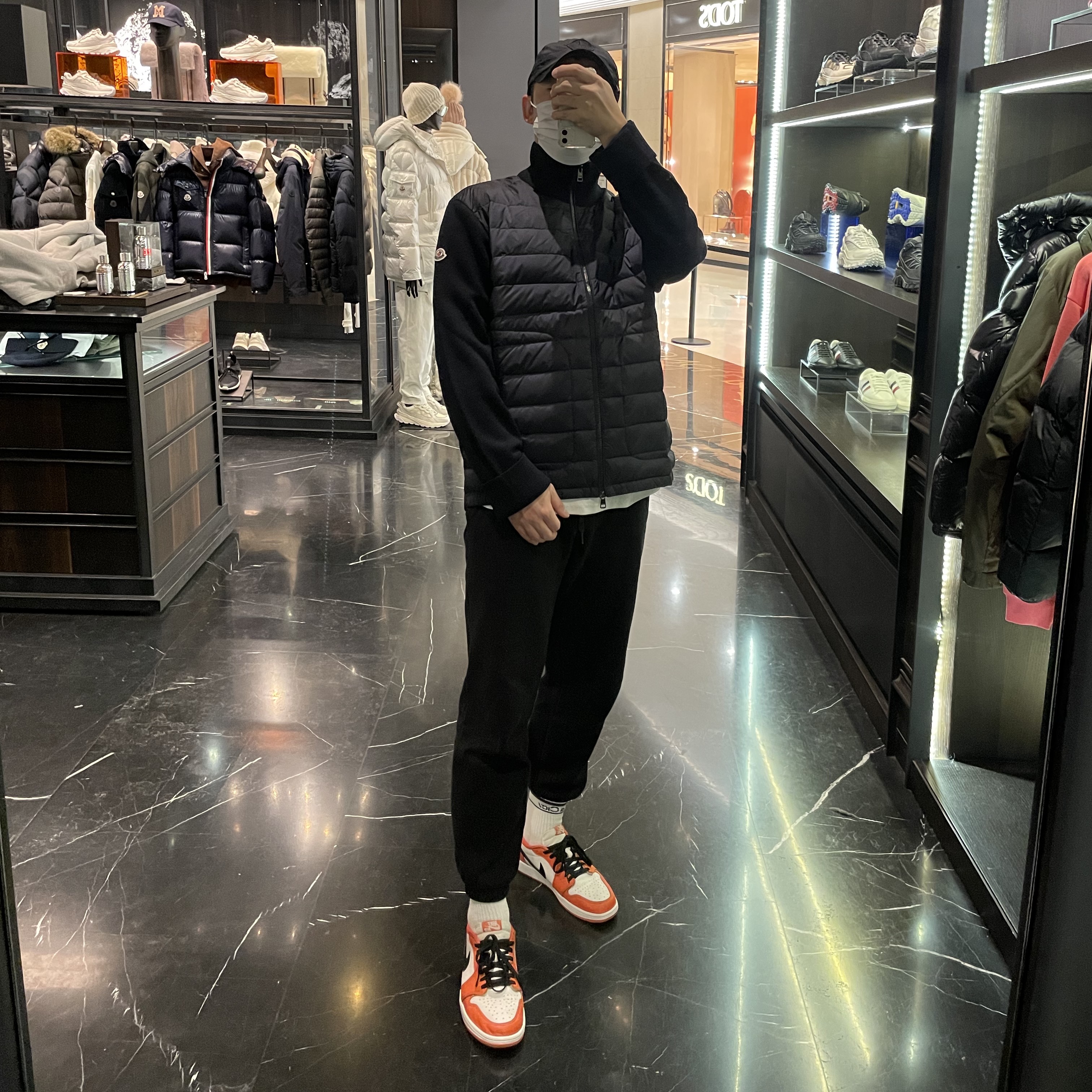 Moncler Padded Wool Cardigan Black - 22FW, Jordan 1 Low OG Starfish 착용 스타일