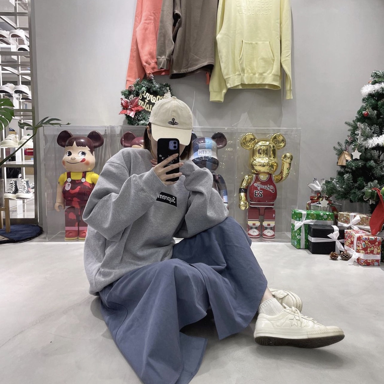 Supreme Box Logo Crewneck Heather Grey - 22FW, Supreme Box Logo Crewneck Black - 22FW 착용 스타일 - 2
