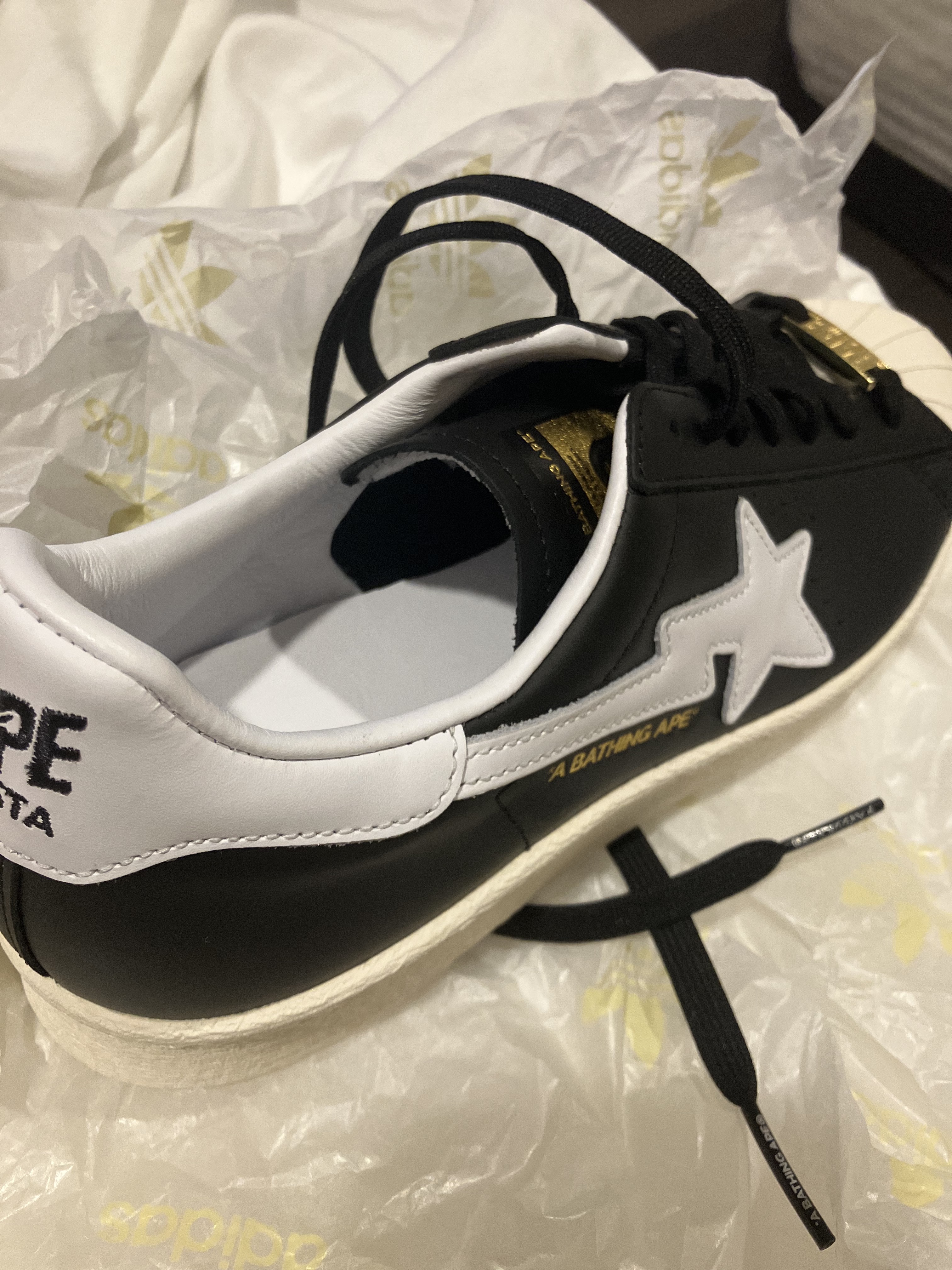 Adidas x BAPE Superstar 80s Core Black Off White 착용 스타일 - 2