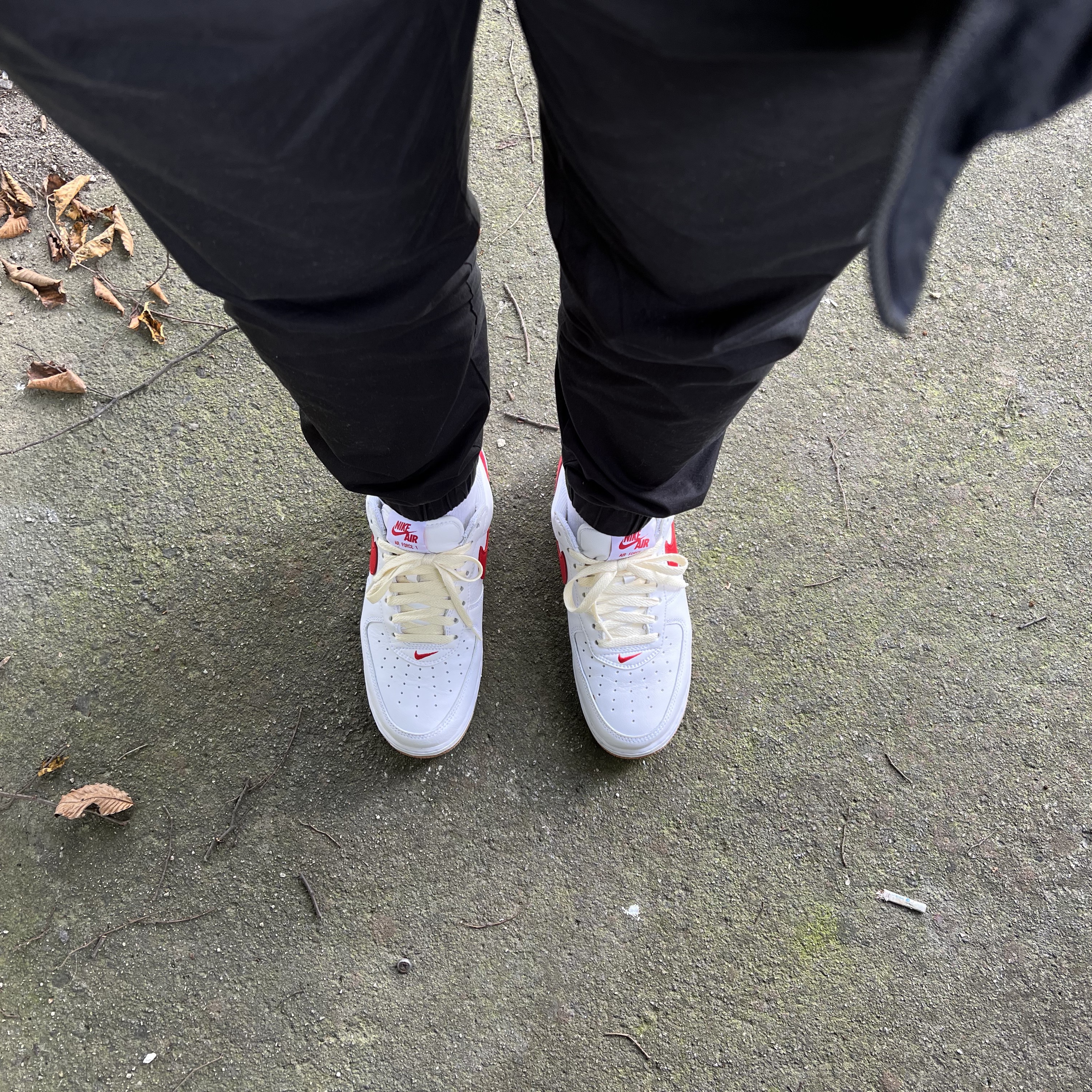 Nike Air Force 1 Low Retro Color of the Month University Red 착용 스타일