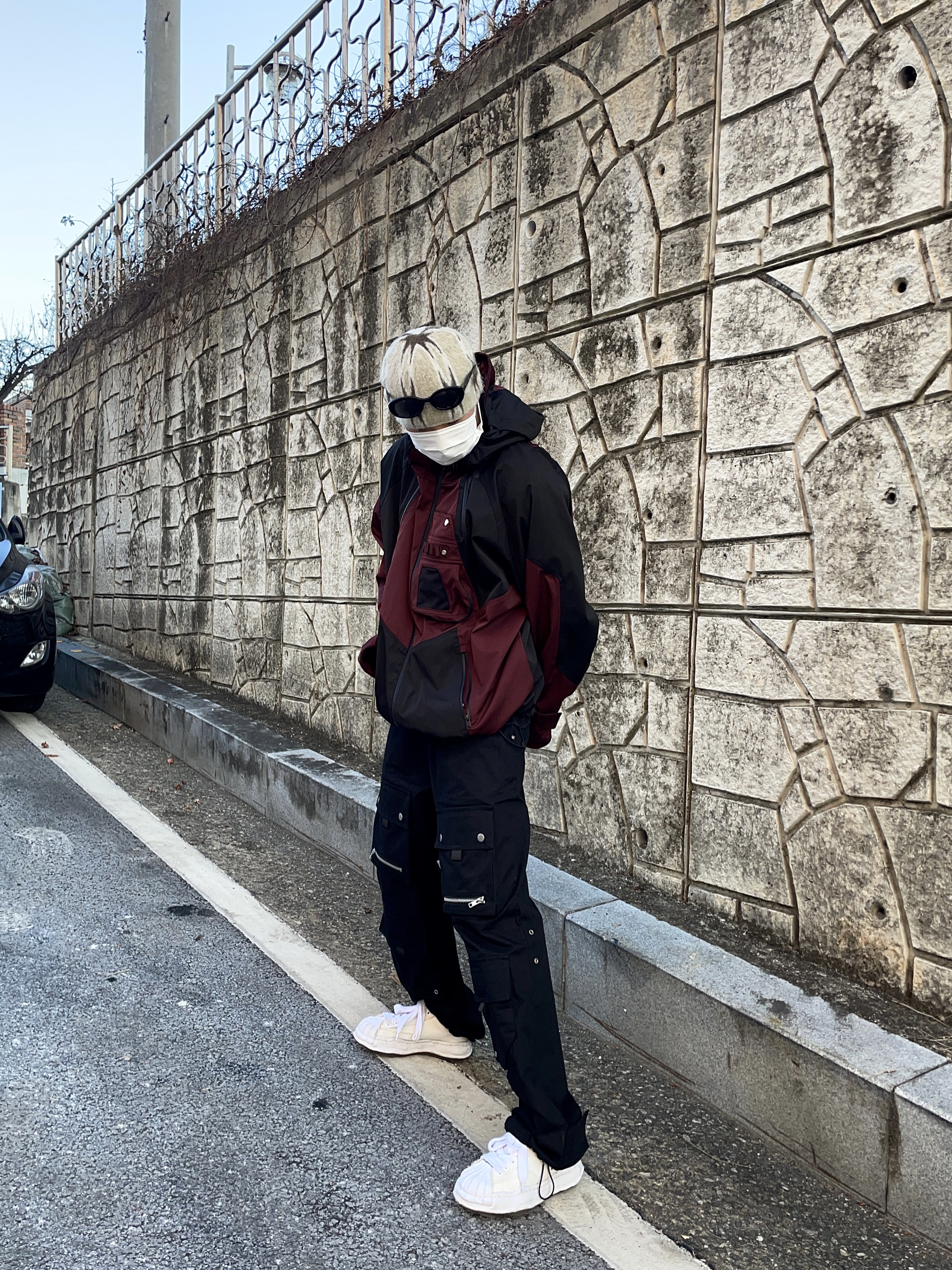 Maison Mihara Yasuhiro Blakey OG Sole Leather Low-top Sneakers White 착용 스타일 - 2