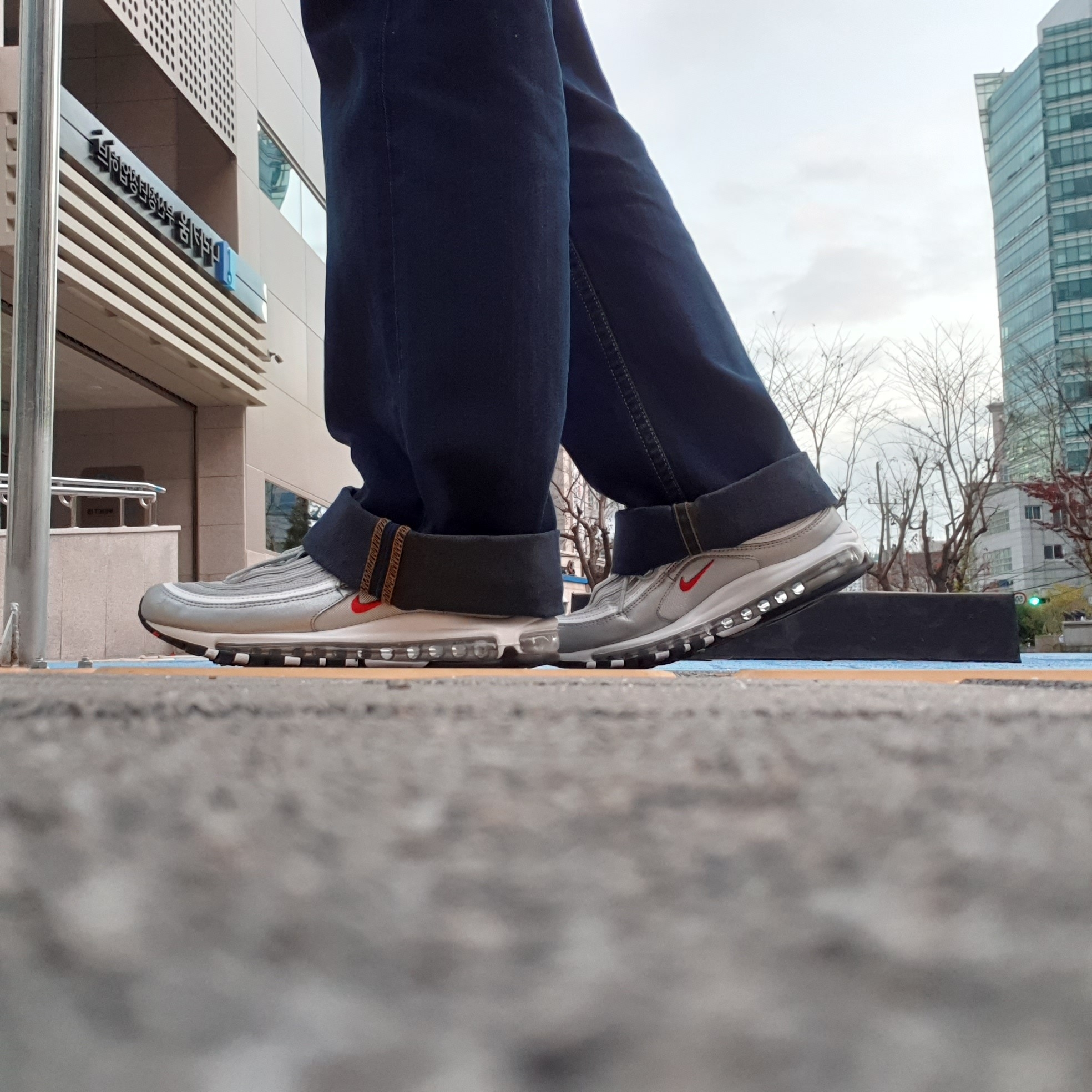 Nike Air Max 97 OG Silver Bullet 2022 착용 스타일