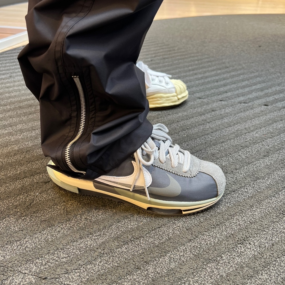 Nike x Sacai Zoom Cortez SP Iron Grey 착용 스타일 - 1