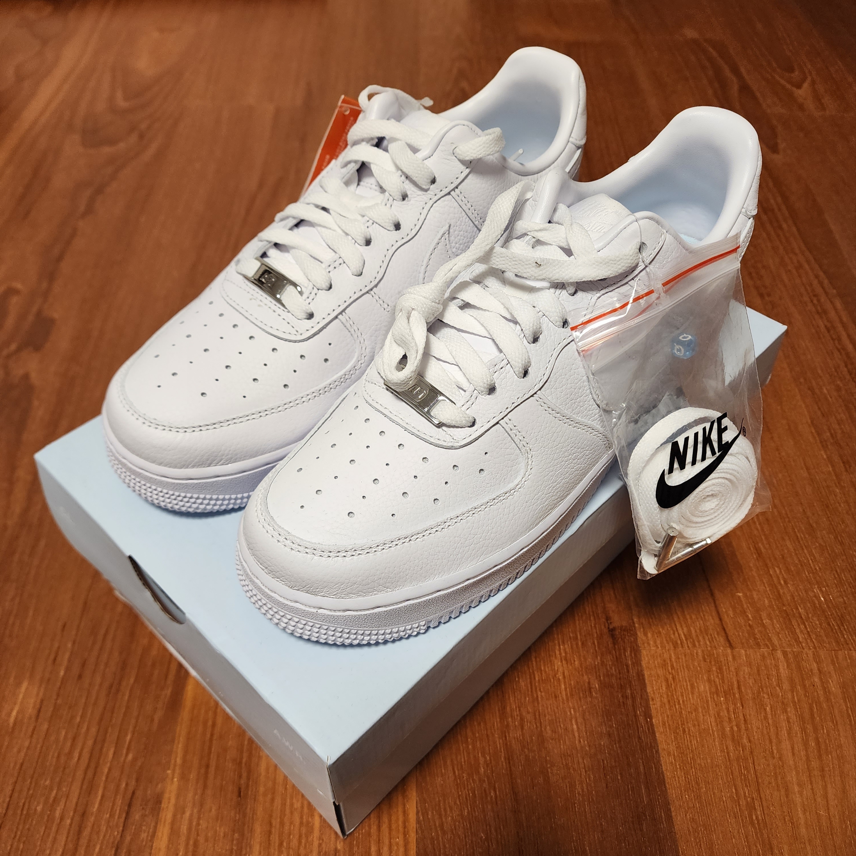 Nike x Drake Nocta Air Force 1 Low SP Certified Lover Boy White 착용 스타일 - 3