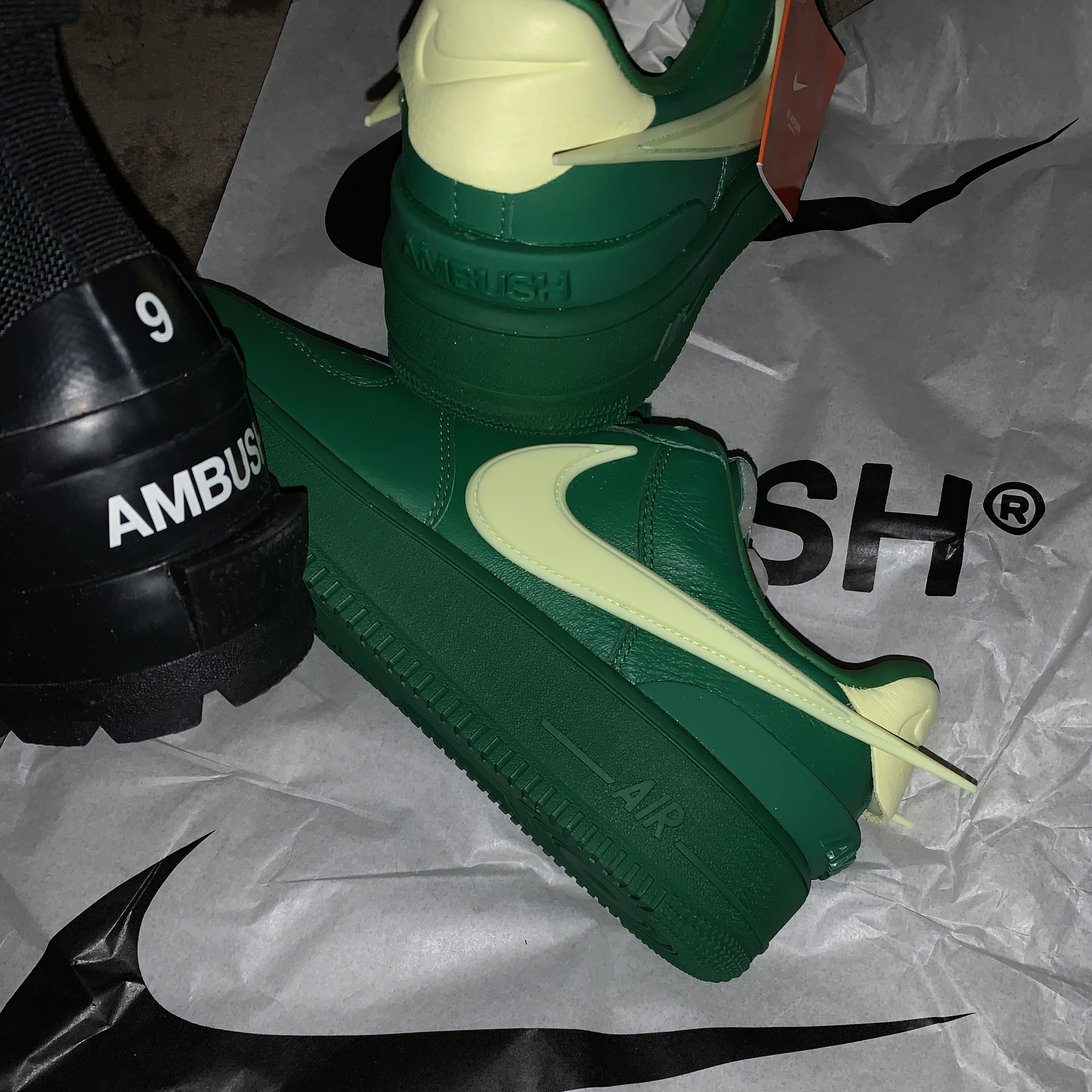 Nike x Ambush Air Force 1 Low SP Pine Green and Citron, Converse x Ambush Chuck Taylor All Star Duck Boot Black 착용 스타일