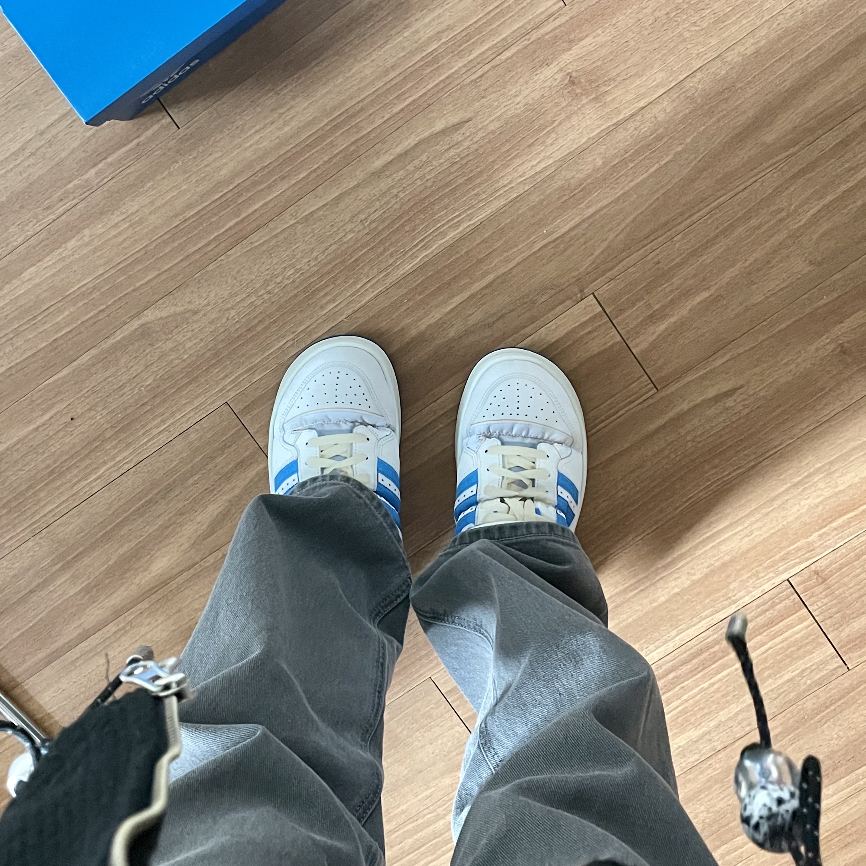 Adidas Puffylette Forum 84 Cloud White 착용 스타일 - 1
