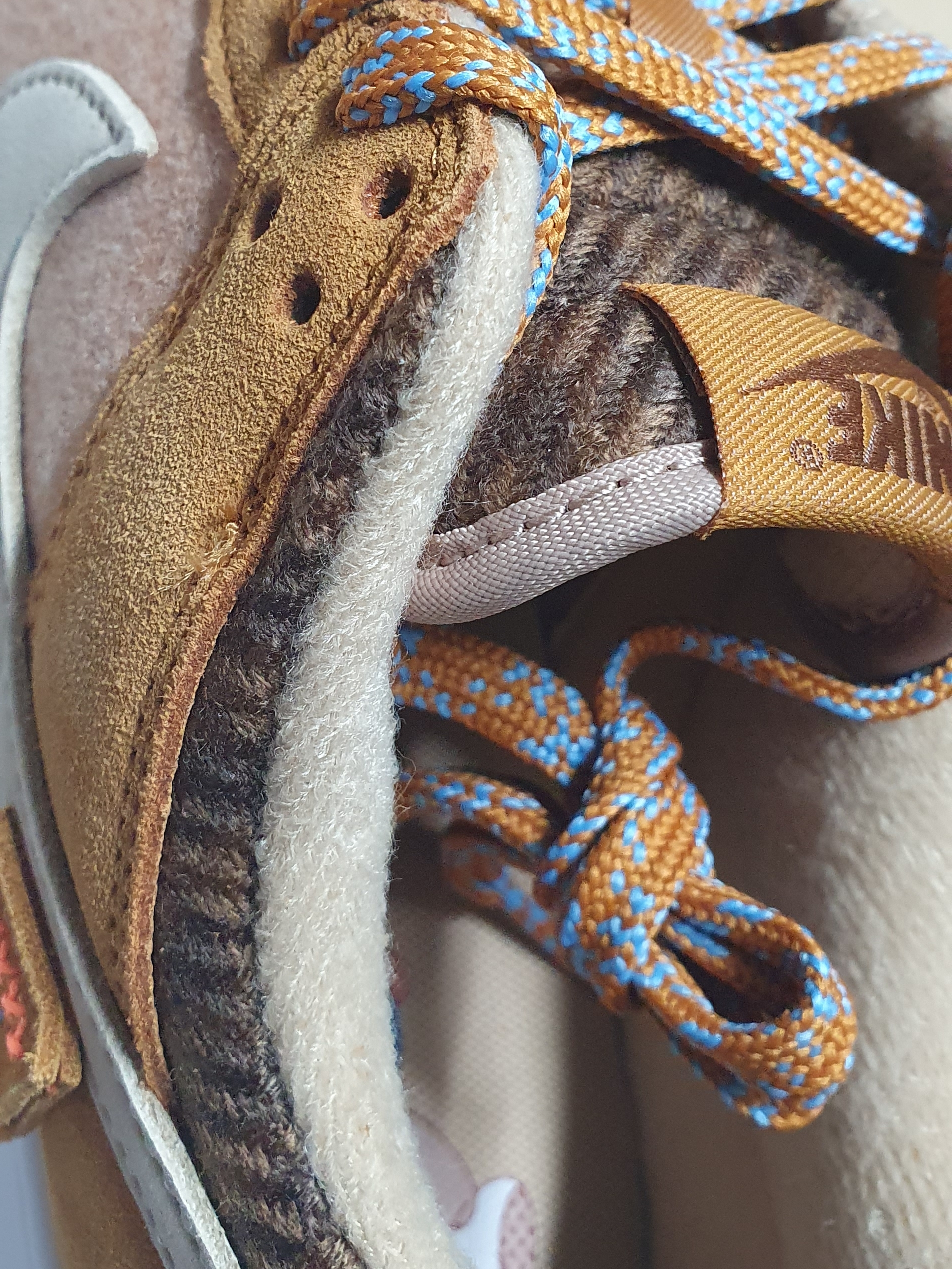 Nike Dunk Low SE Praline Desert Ochre 착용 스타일