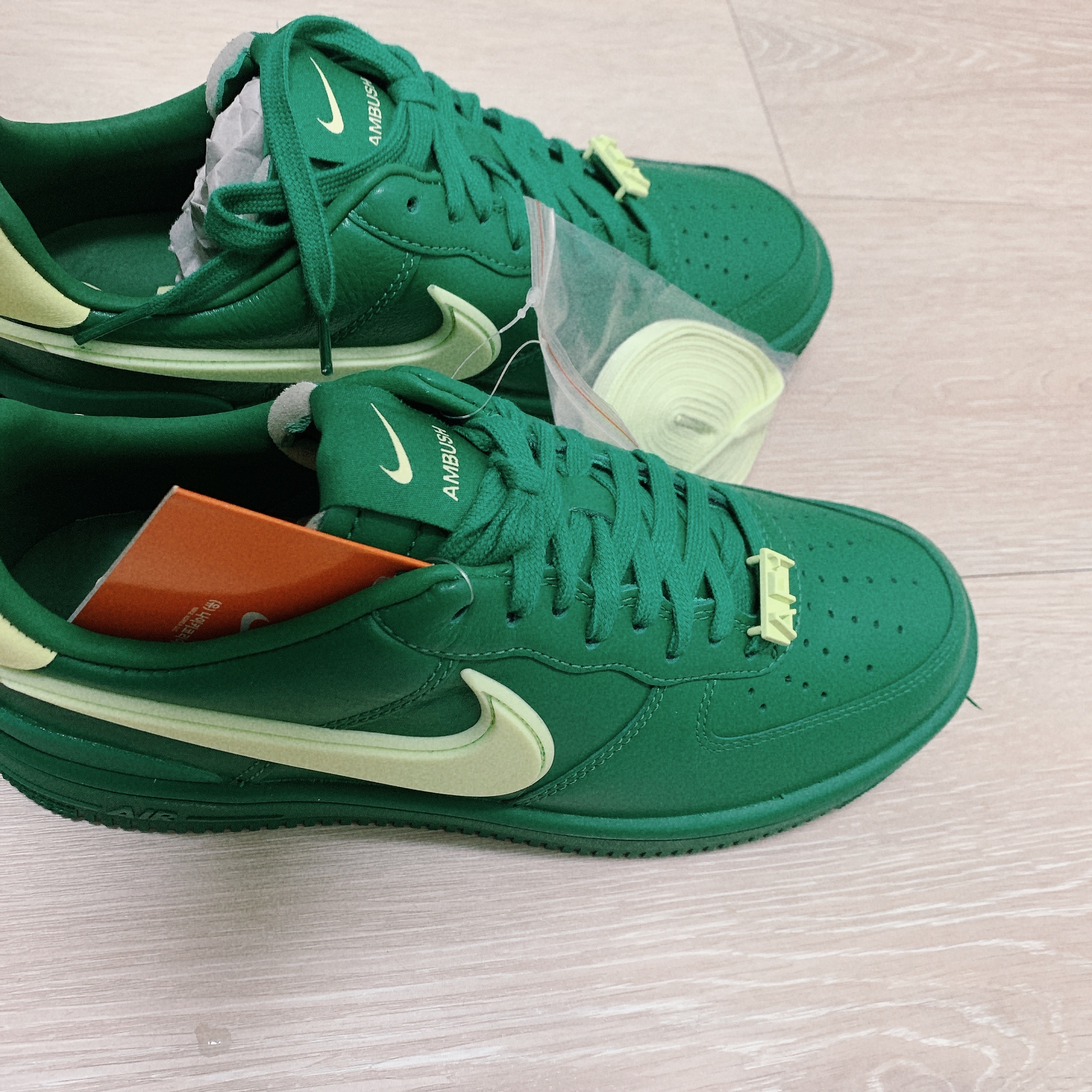 Nike x Ambush Air Force 1 Low SP Pine Green and Citron 착용 스타일 - 3