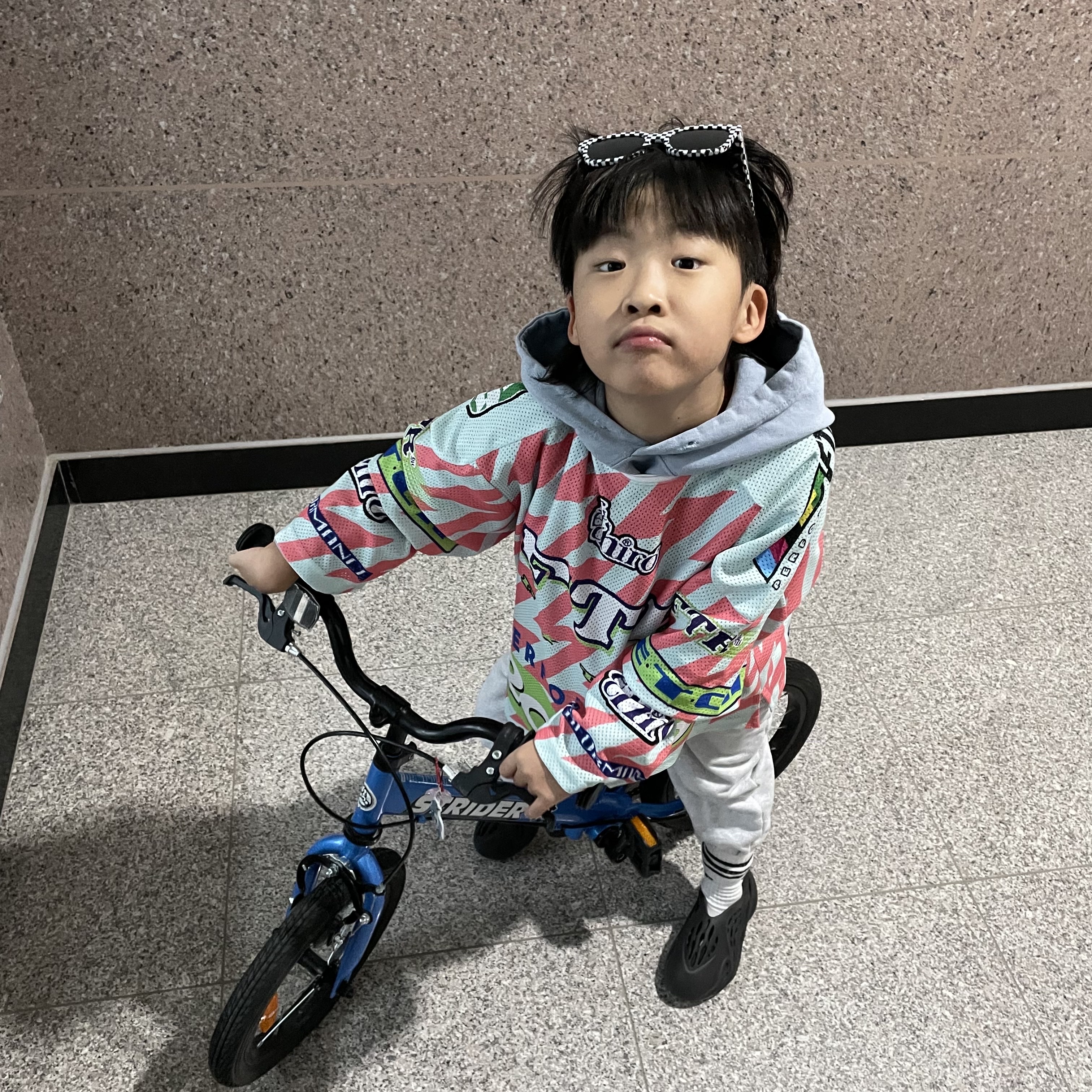 (Kids) Adidas Yeezy Foam RNNR Onyx 착용 스타일
