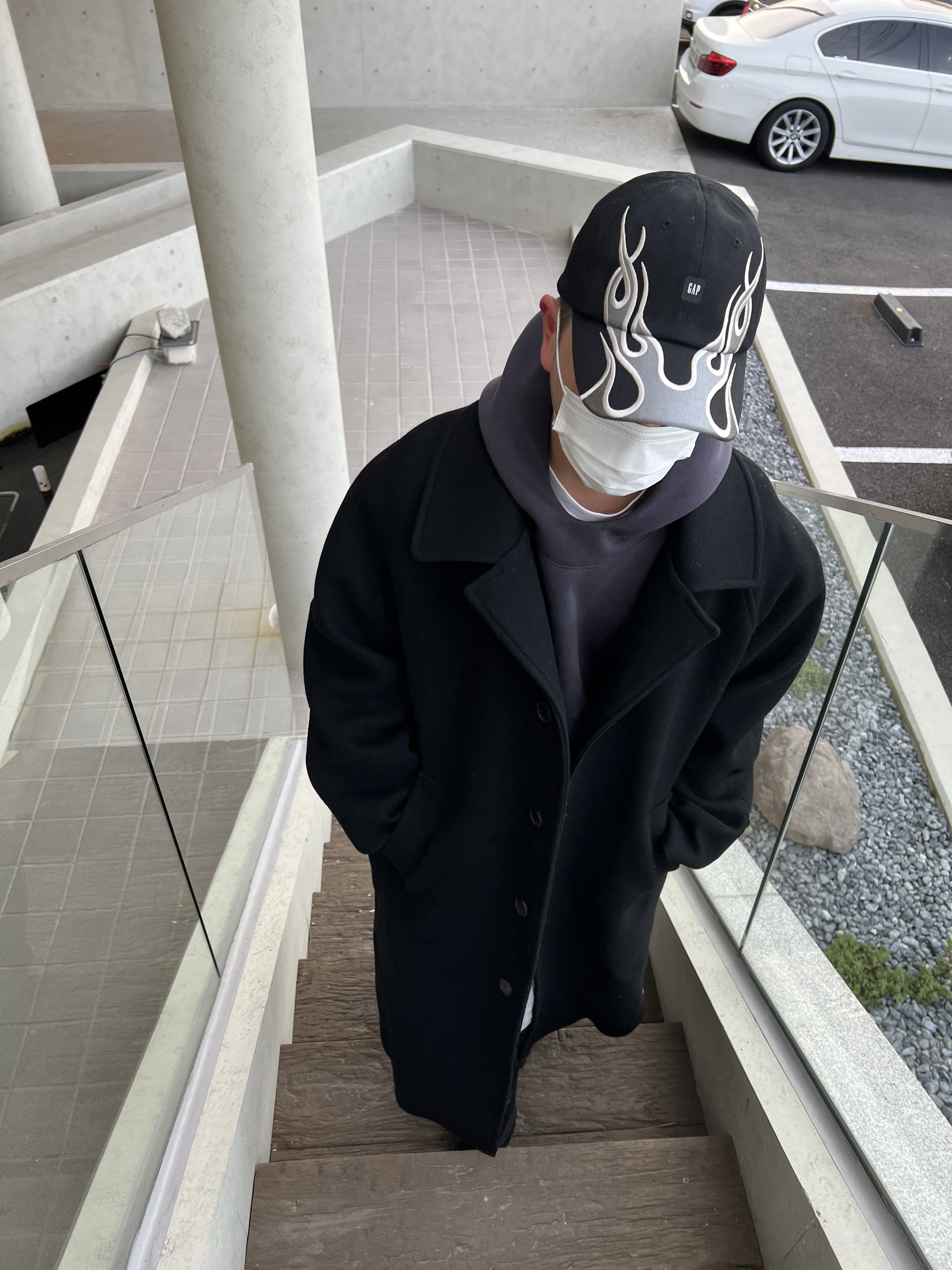 Undermycar Majanne Multi Button Oversized Wool Coat Black Oyster - 21FW, Yeezy Gap Engineered By Balenciaga Flame Cap Black 착용 스타일
