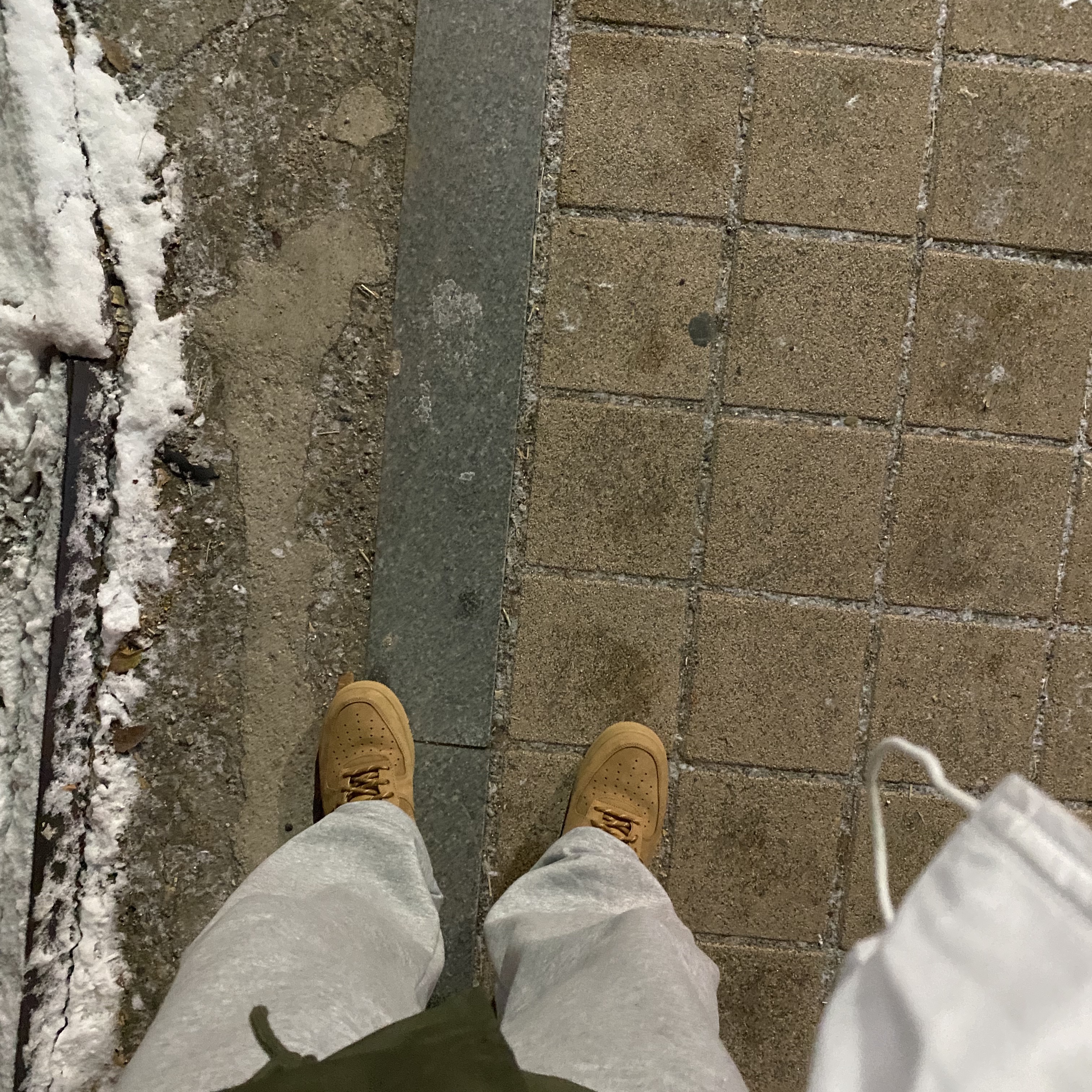 Nike Air Force 1 '07 WB Flax 착용 스타일