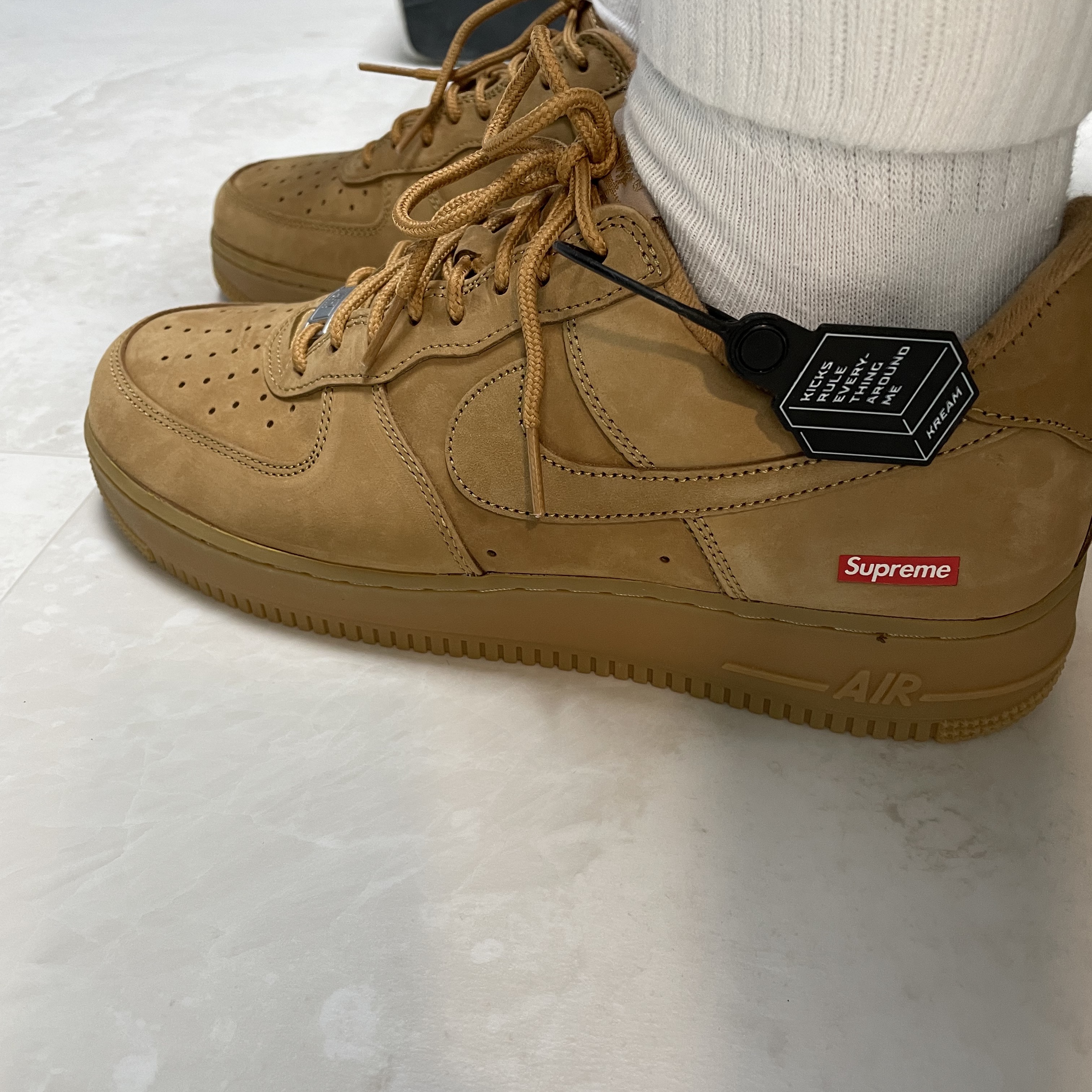 Nike x Supreme Air Force 1 Low Flax 착용 스타일 - 1