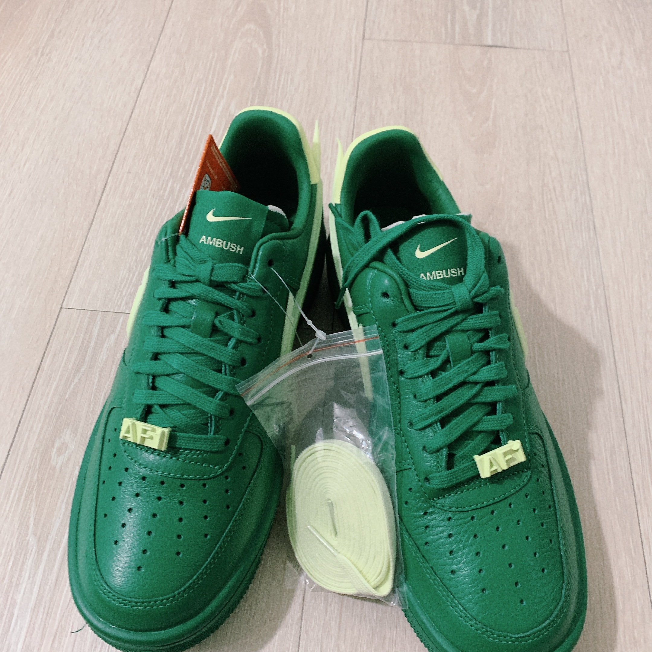 Nike x Ambush Air Force 1 Low SP Pine Green and Citron 착용 스타일 - 1