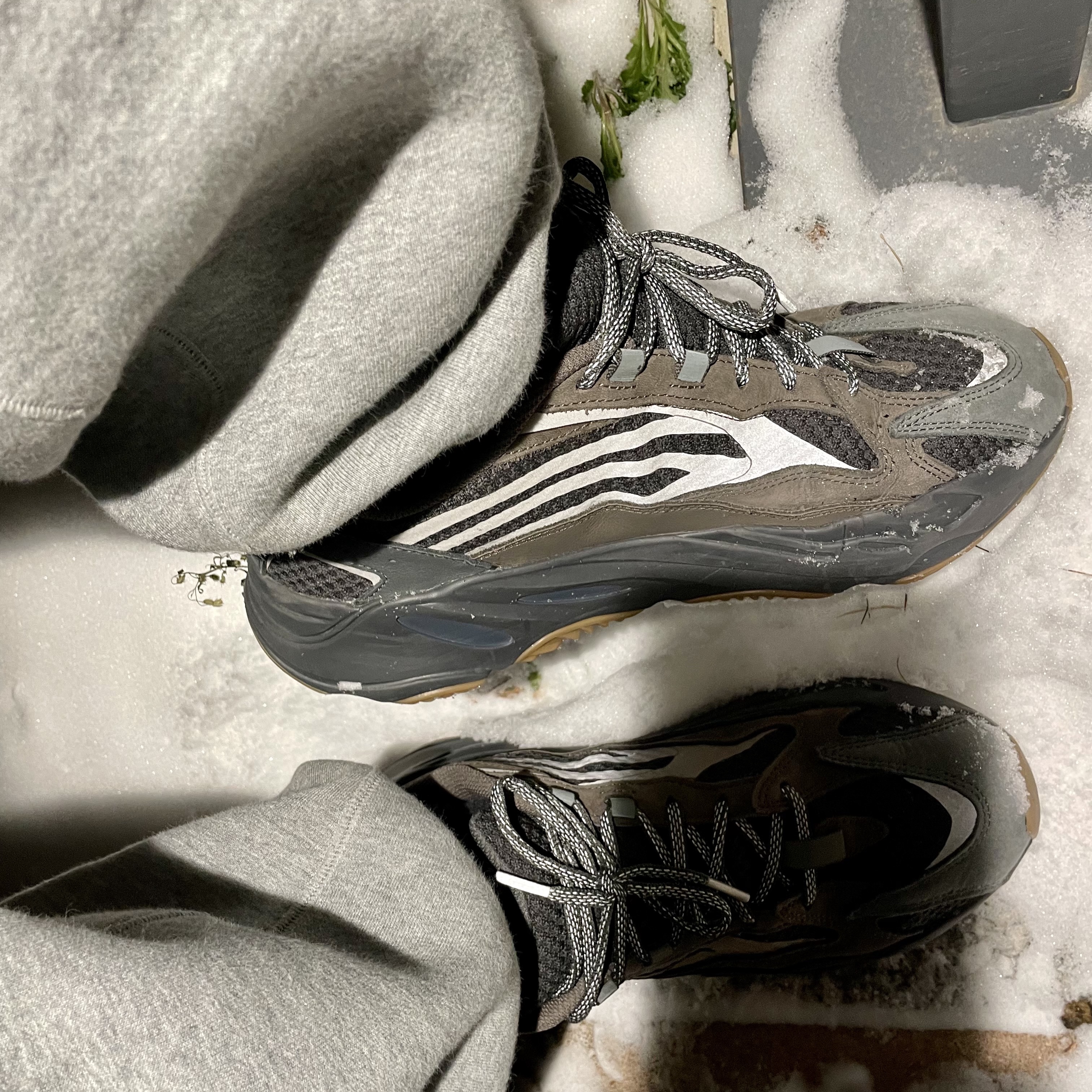 Adidas Yeezy Boost 700 V2 Geode 착용 스타일