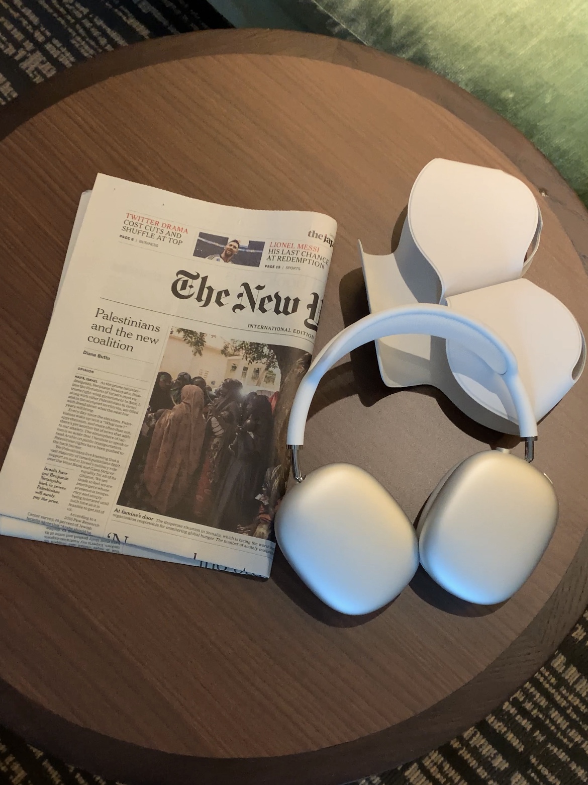 Apple AirPods Max Lightning Silver (Korean Ver.) 착용 스타일 - 3
