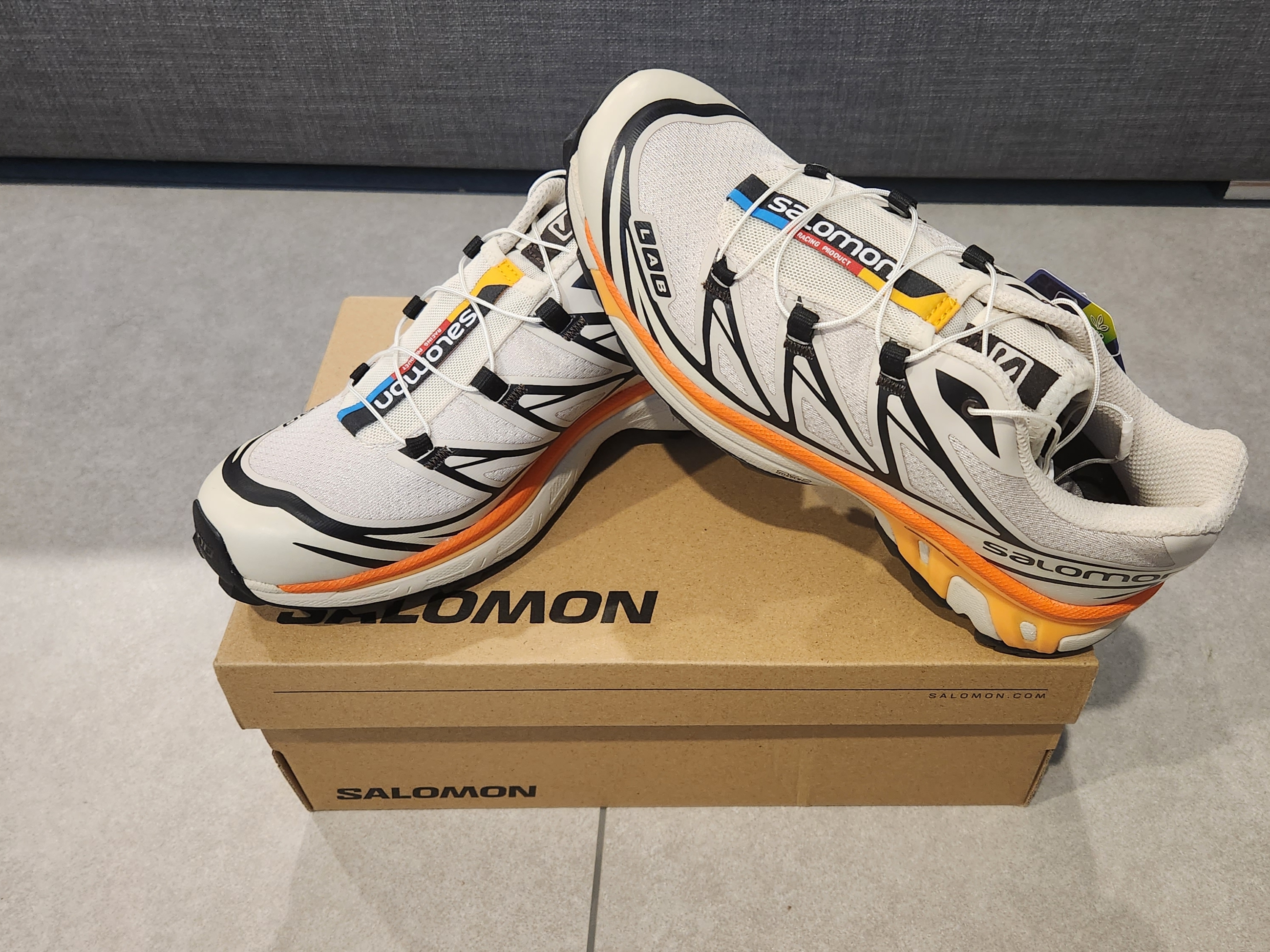 Salomon XT-6 Rainy Day Vibrant Orange 착용 스타일