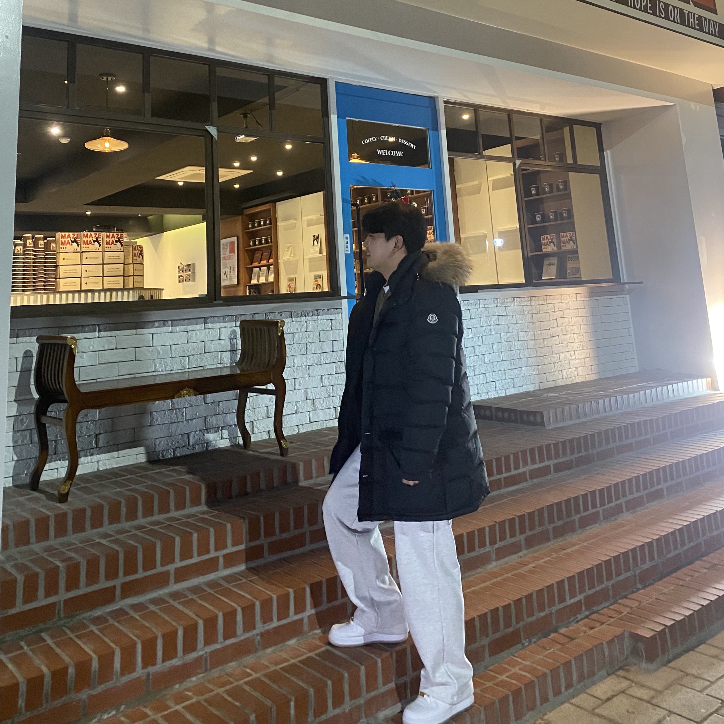 Nike Air Force 1 '07 PRM Bronx Origins, Moncler Cluny Long Down Jacket Black - 22FW 착용 스타일