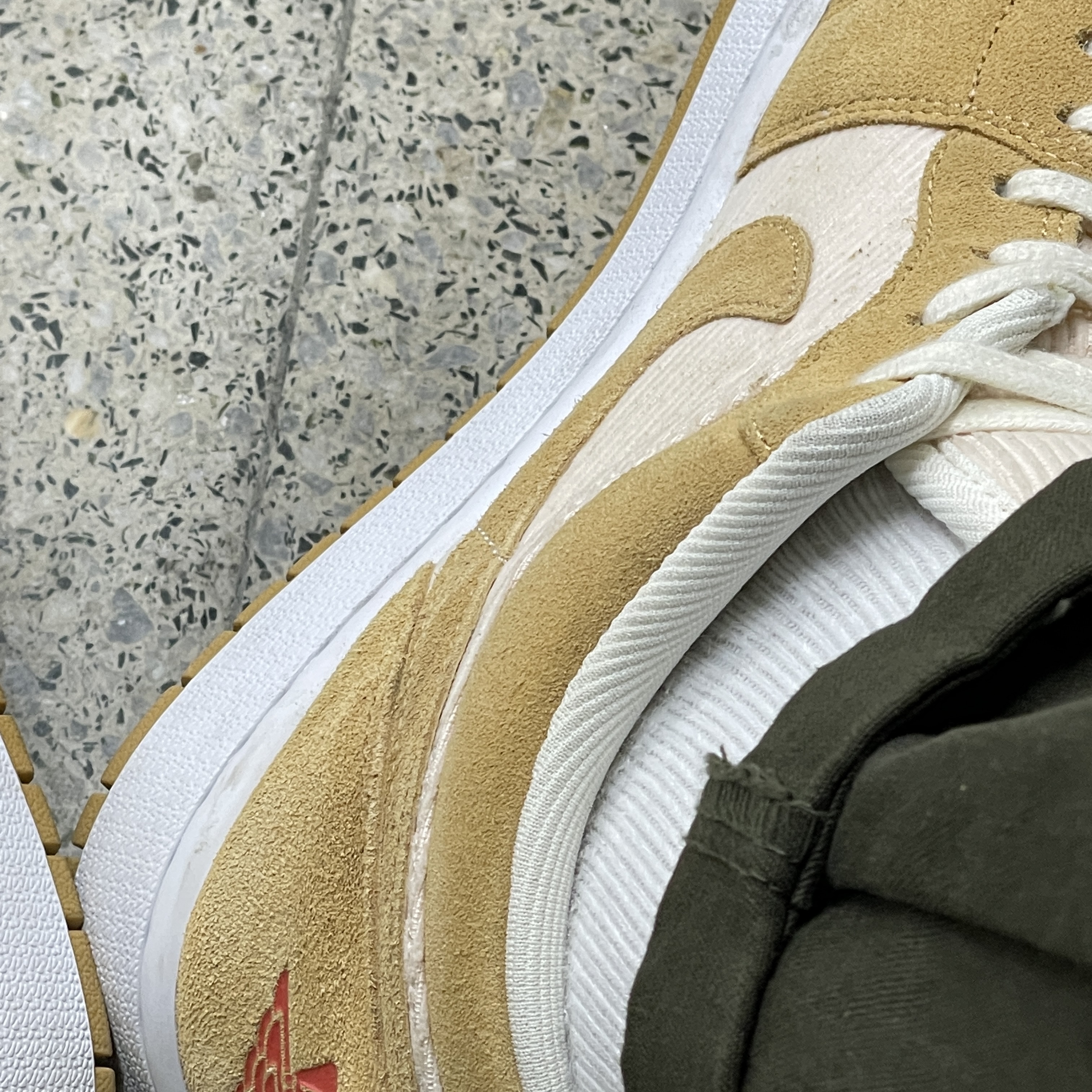 (W) Jordan 1 Low SE Corduroy Tan 착용 스타일