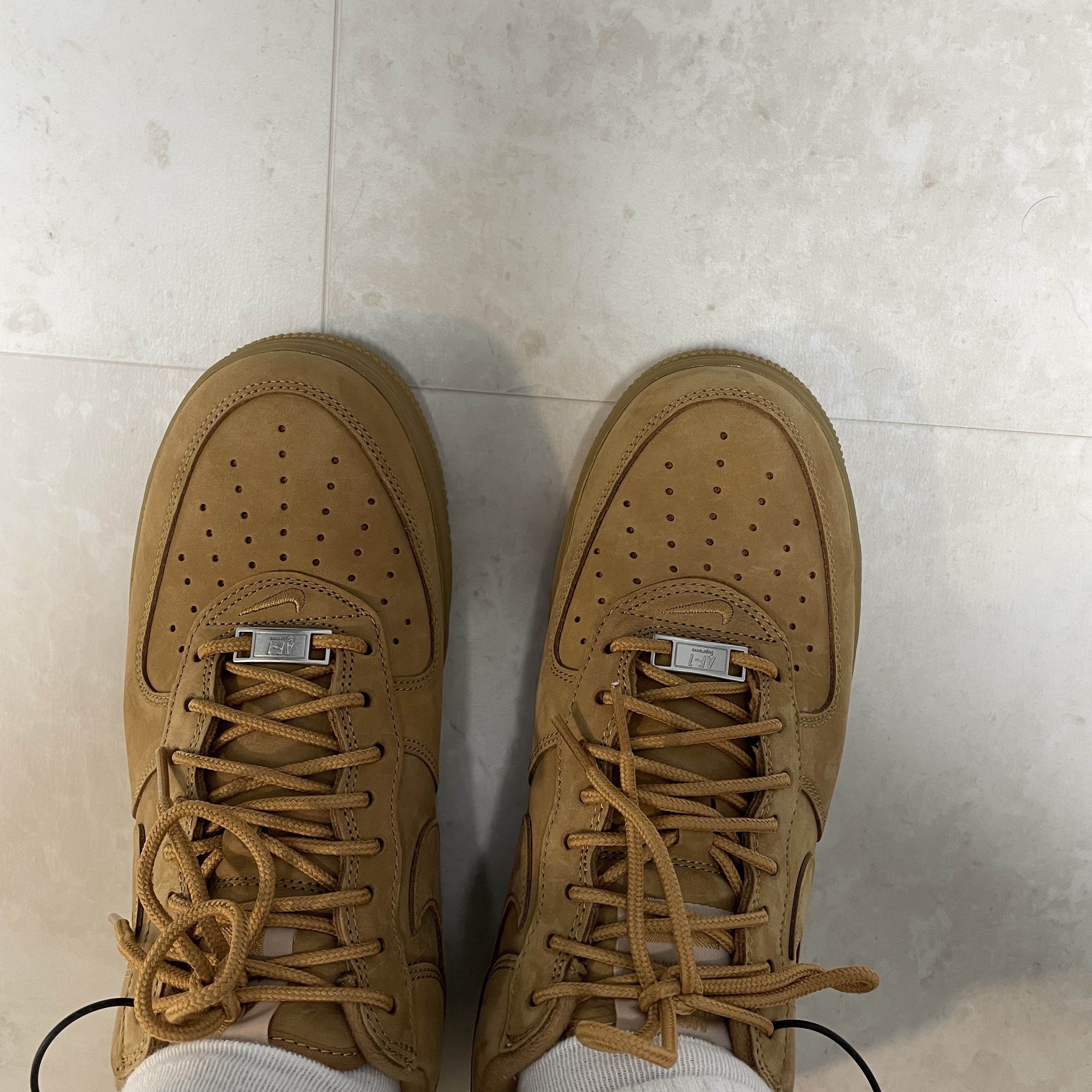 Nike x Supreme Air Force 1 Low Flax 착용 스타일 - 2