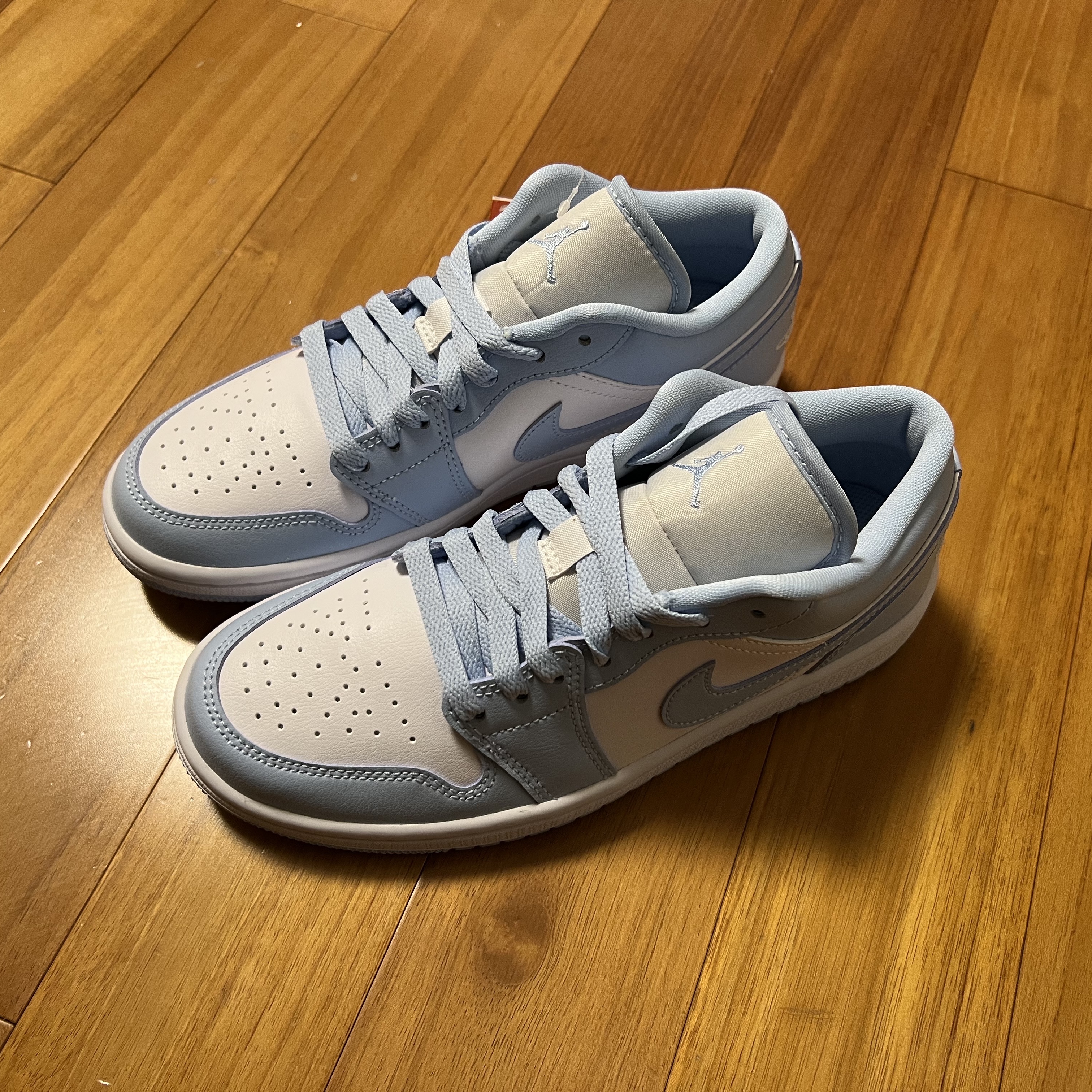 (W) Jordan 1 Low White Ice Blue 착용 스타일