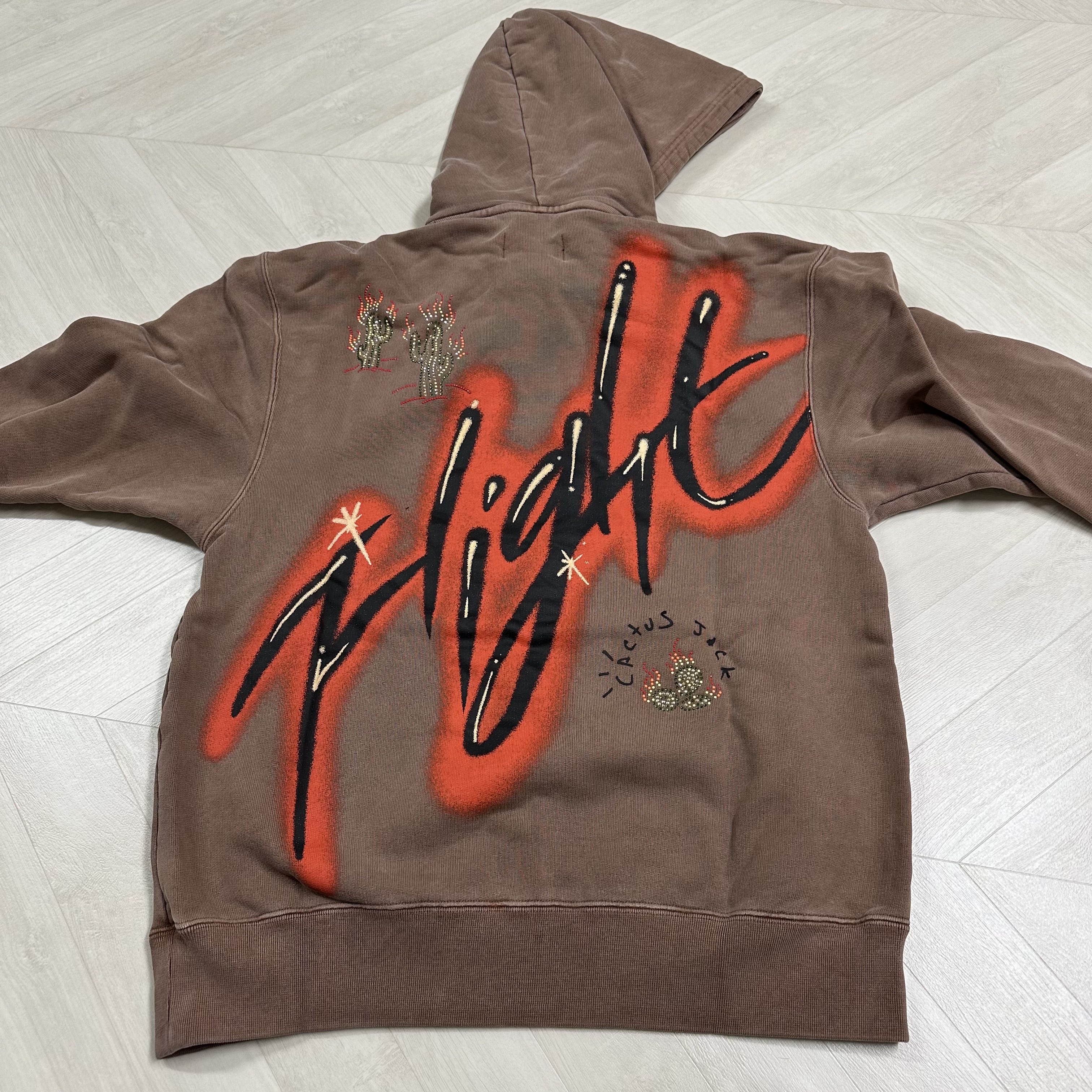Jordan x Travis Scott Hoodie Antique Brown - Asia 착용 스타일 - 5
