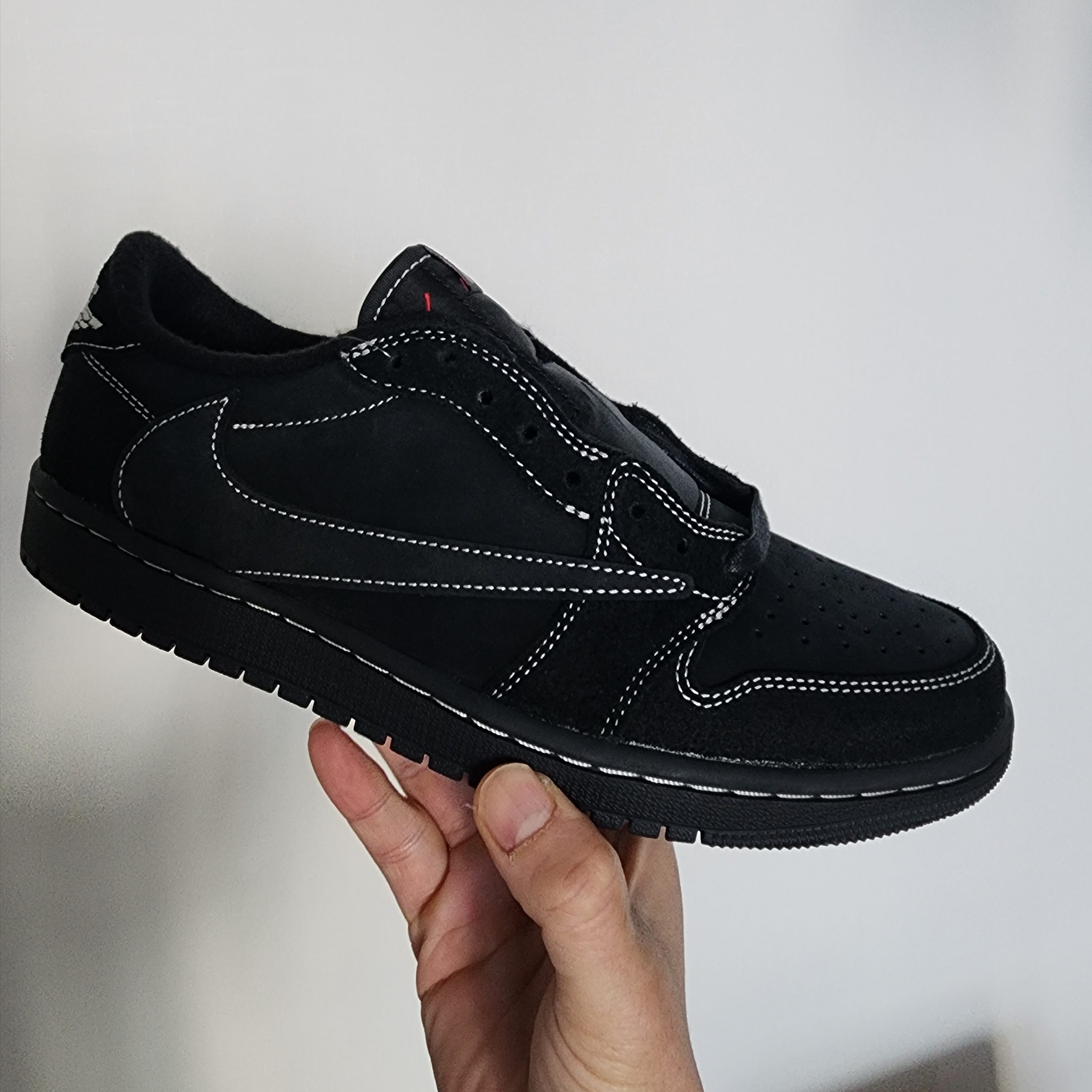 Jordan 1 x Travis Scott Retro Low OG SP Black Phantom 착용 스타일 - 1