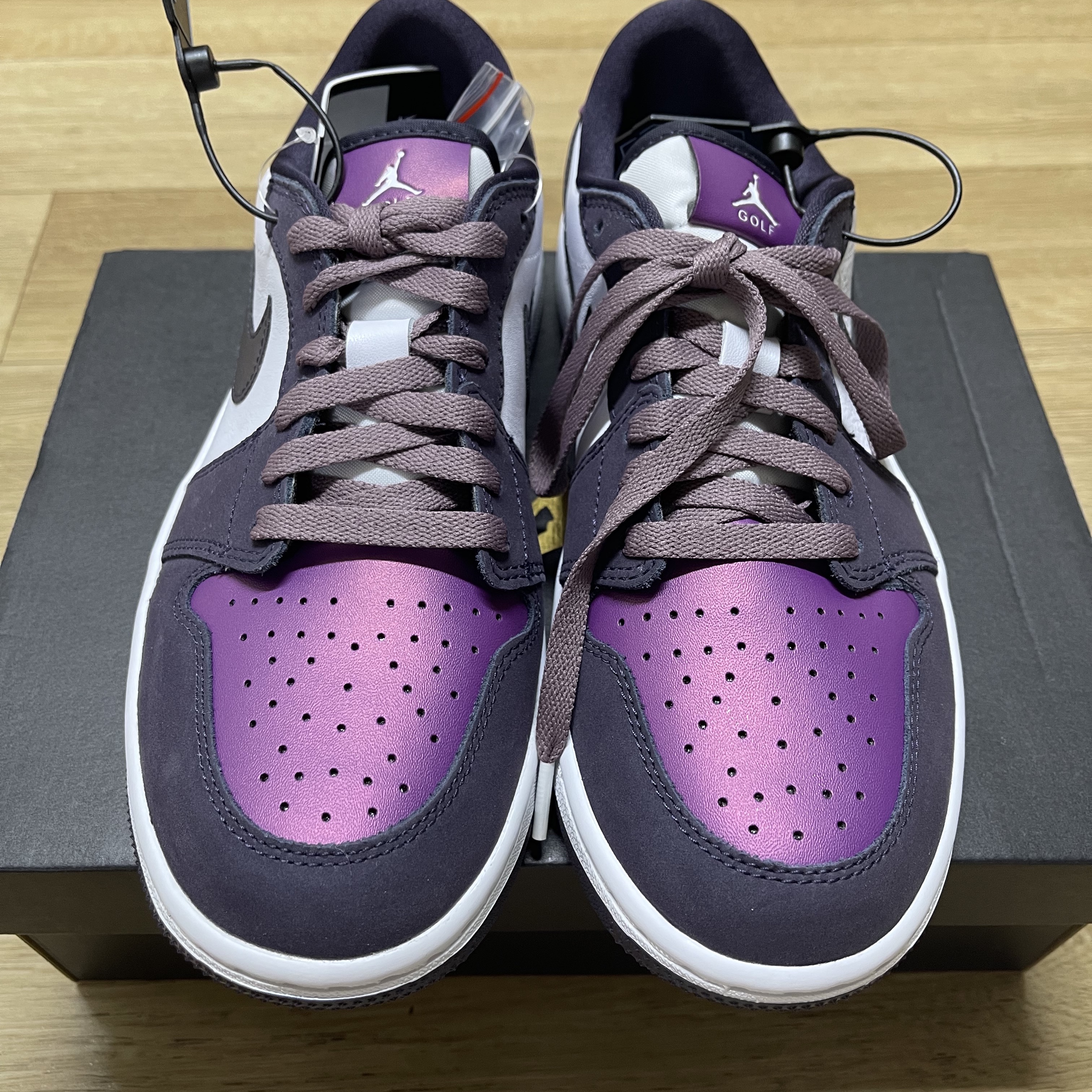 Jordan 1 Low Golf Cave Purple and Viotech 착용 스타일 - 2