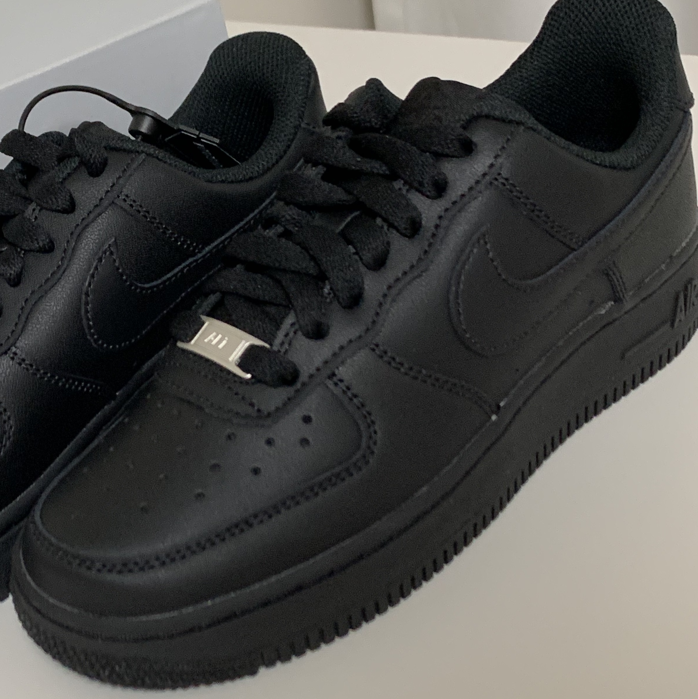 (W) Nike Air Force 1 '07 Low Triple Black 착용 스타일