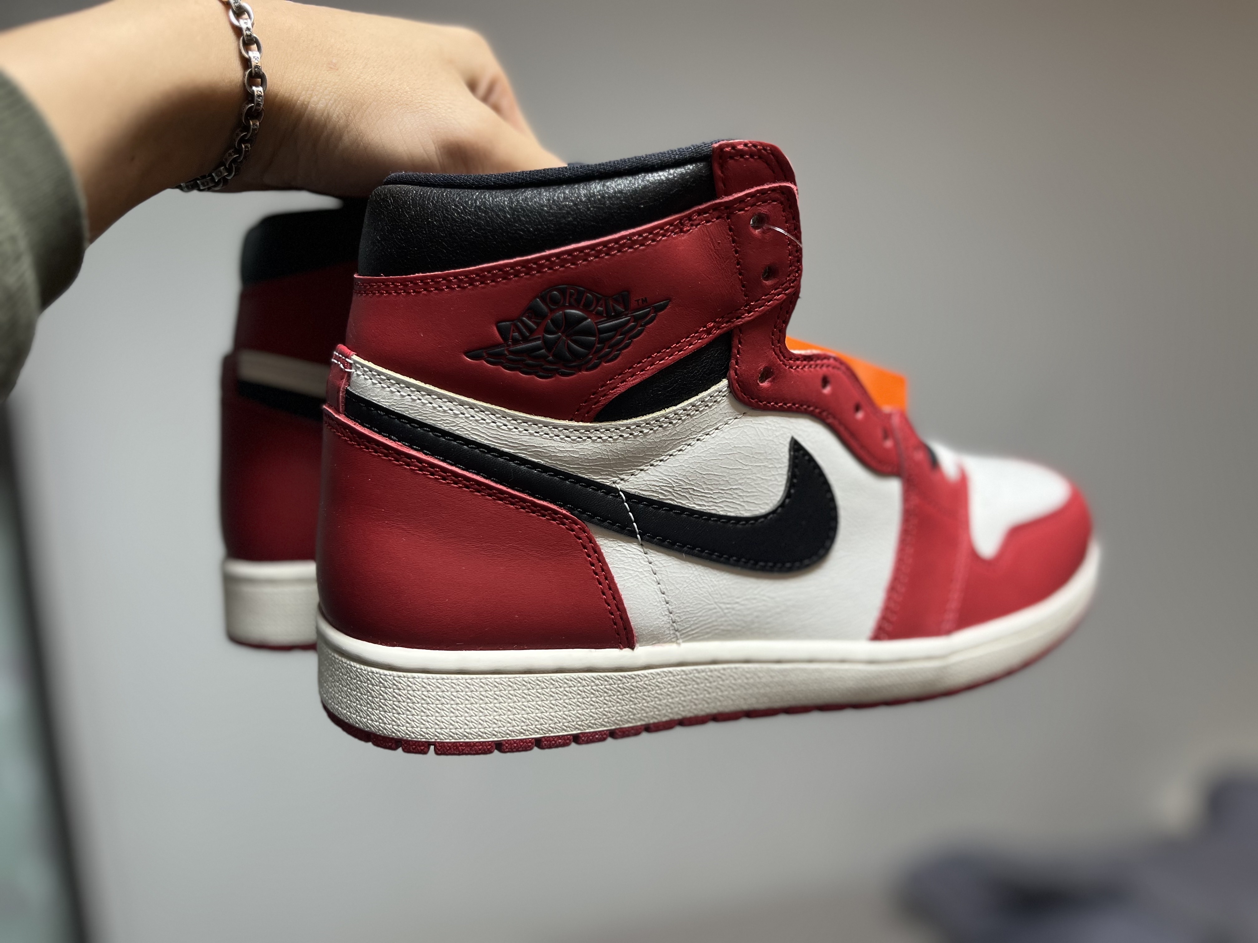 Jordan 1 Retro High OG Chicago 2022, (GS) Jordan 1 Retro High OG Chicago 2022 착용 스타일 - 1