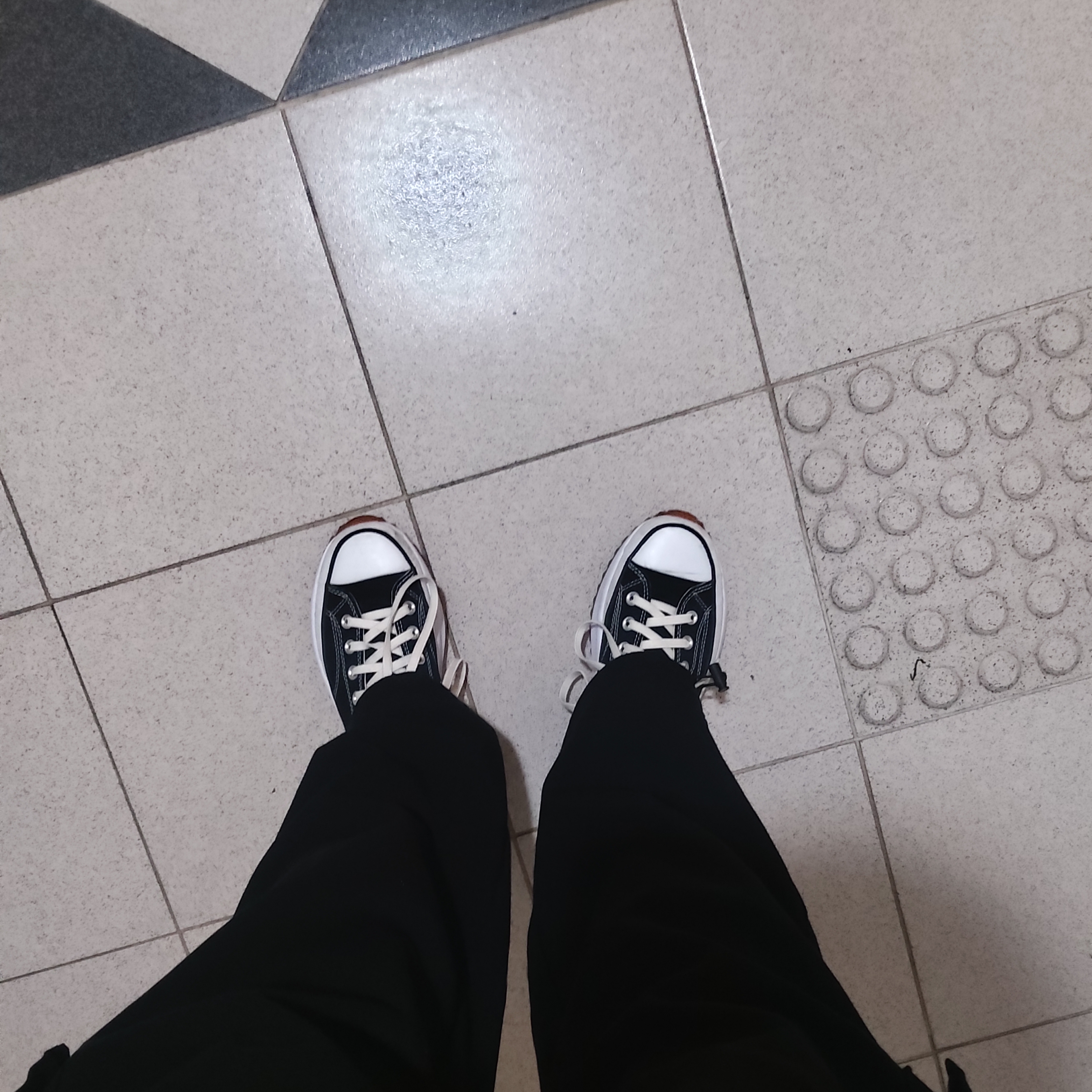 Converse Run Star Hike Hi Black White Gum 착용 스타일